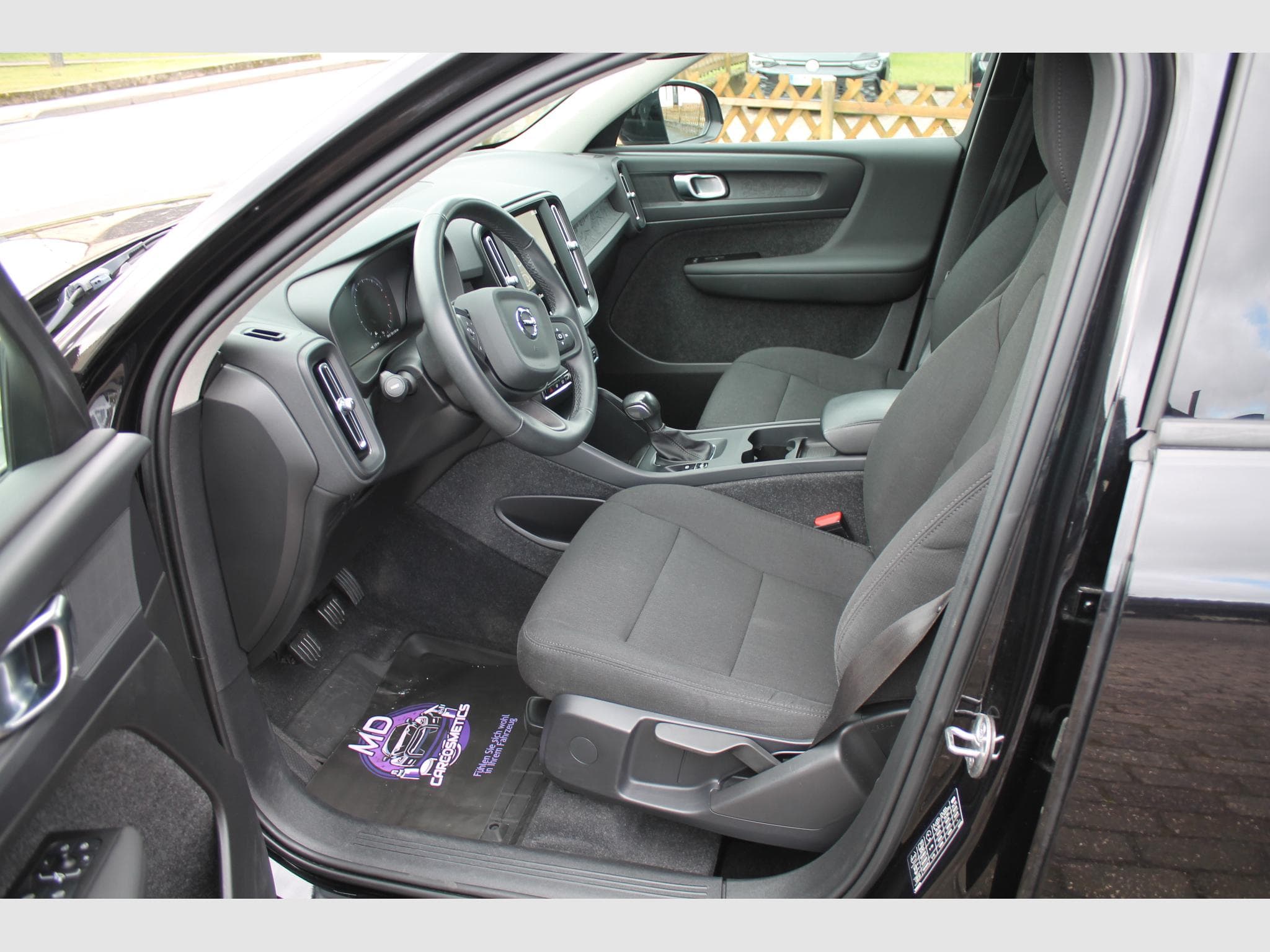 Volvo XC40 T2 Momentum Core (2022) - Foto 6