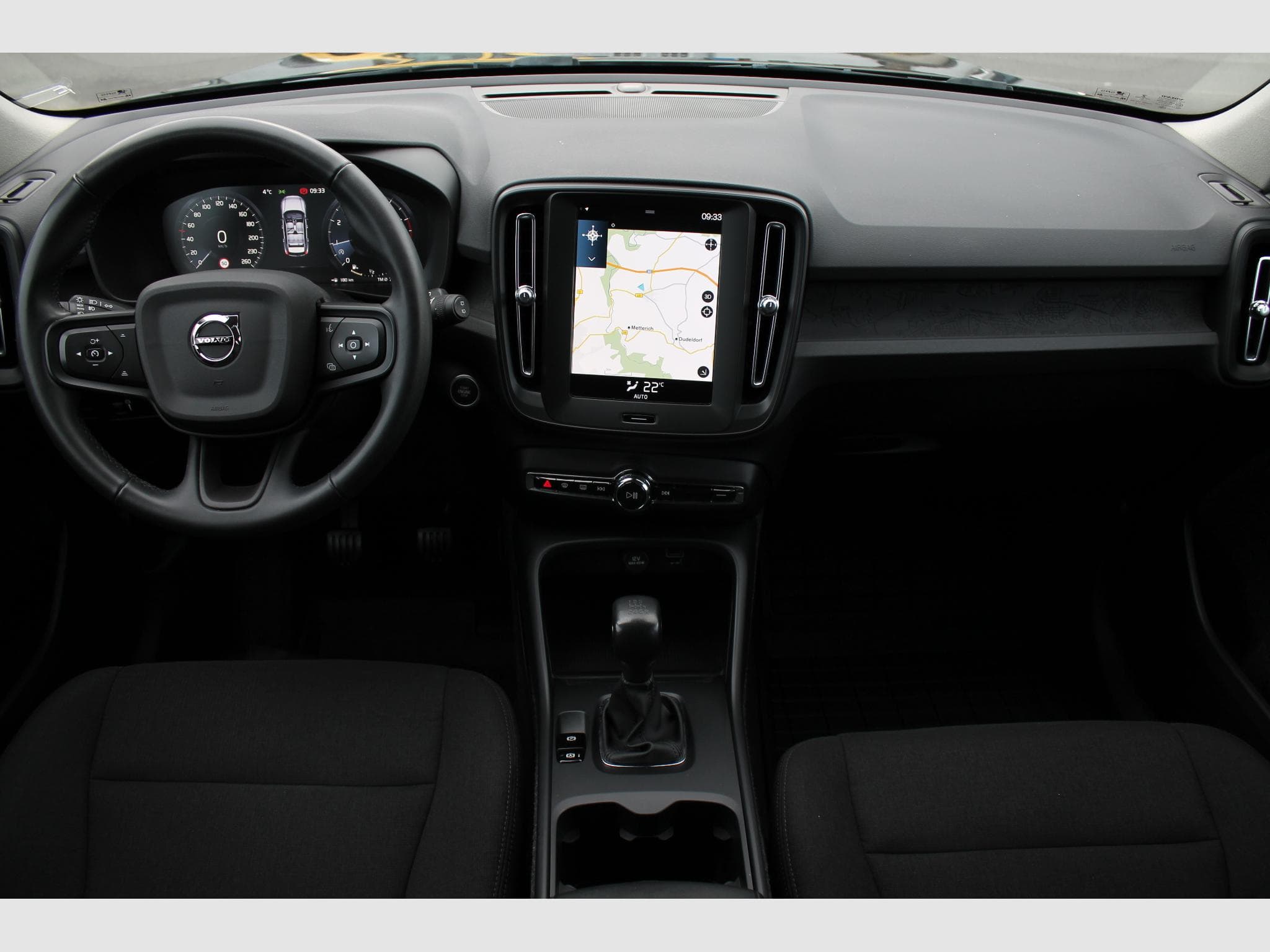 Volvo XC40 T2 Momentum Core (2022) - Foto 7