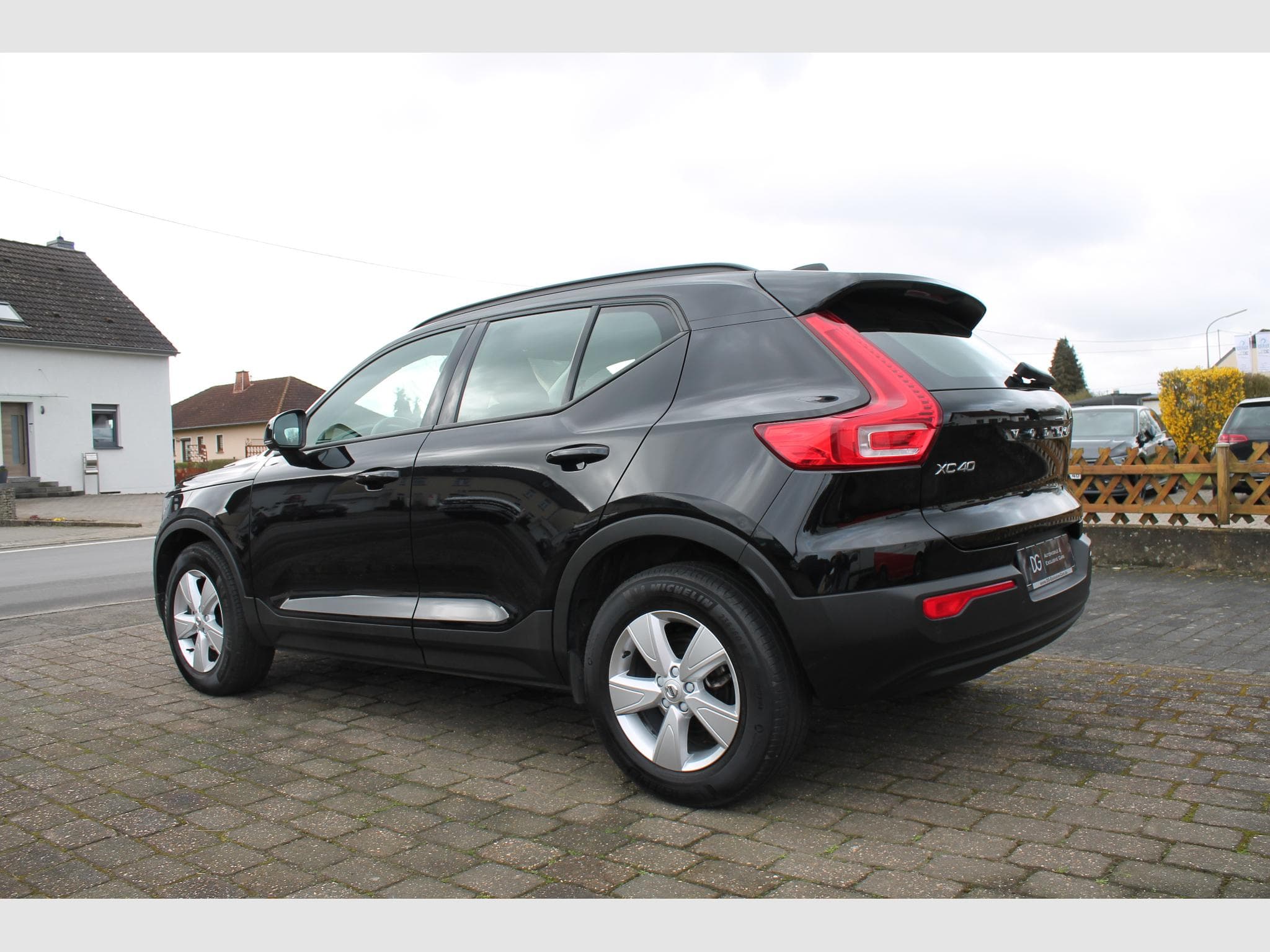 Volvo XC40 T2 Momentum Core (2022) - Foto 5