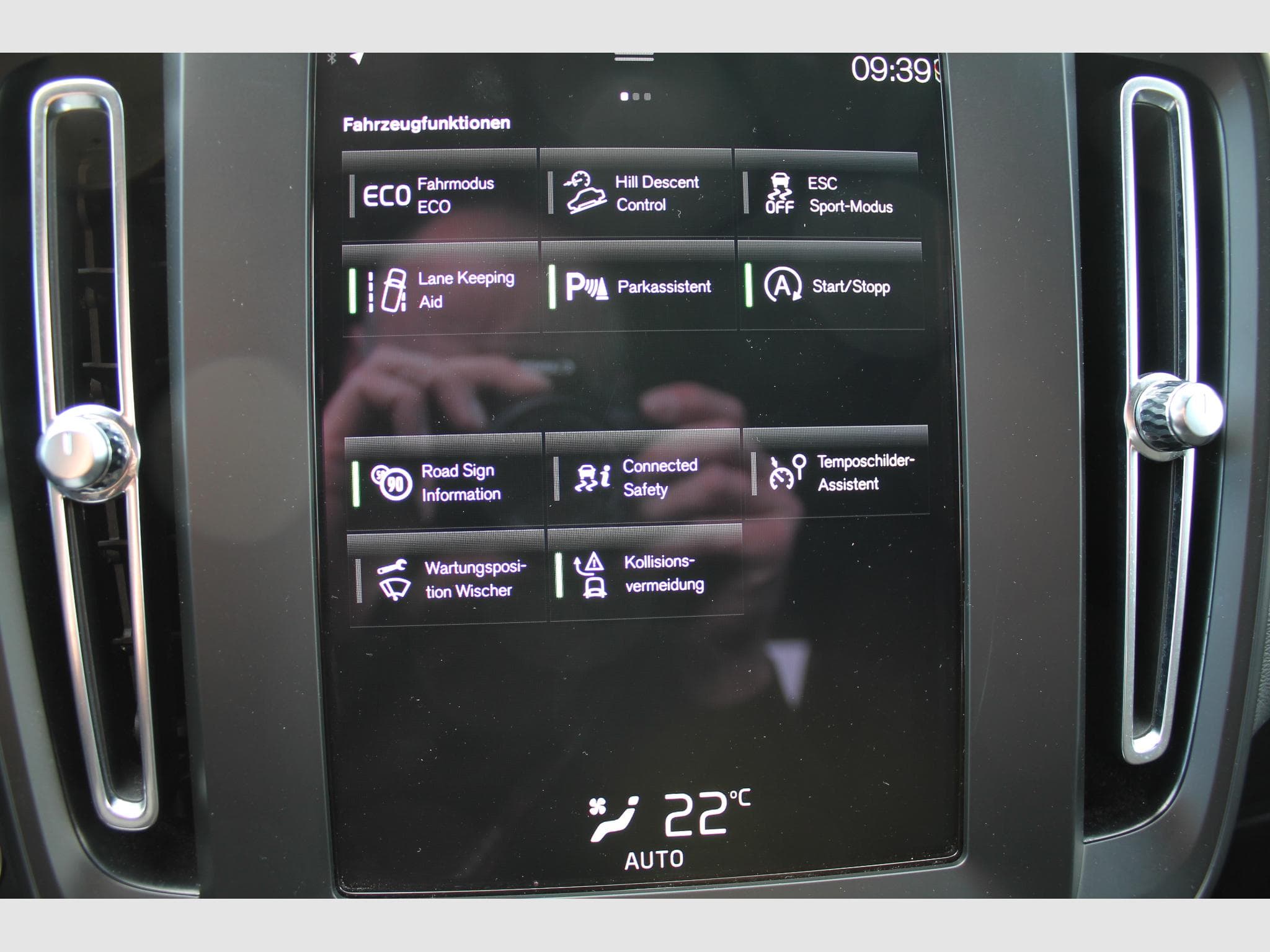 Volvo XC40 T2 Momentum Core (2022) - Foto 9