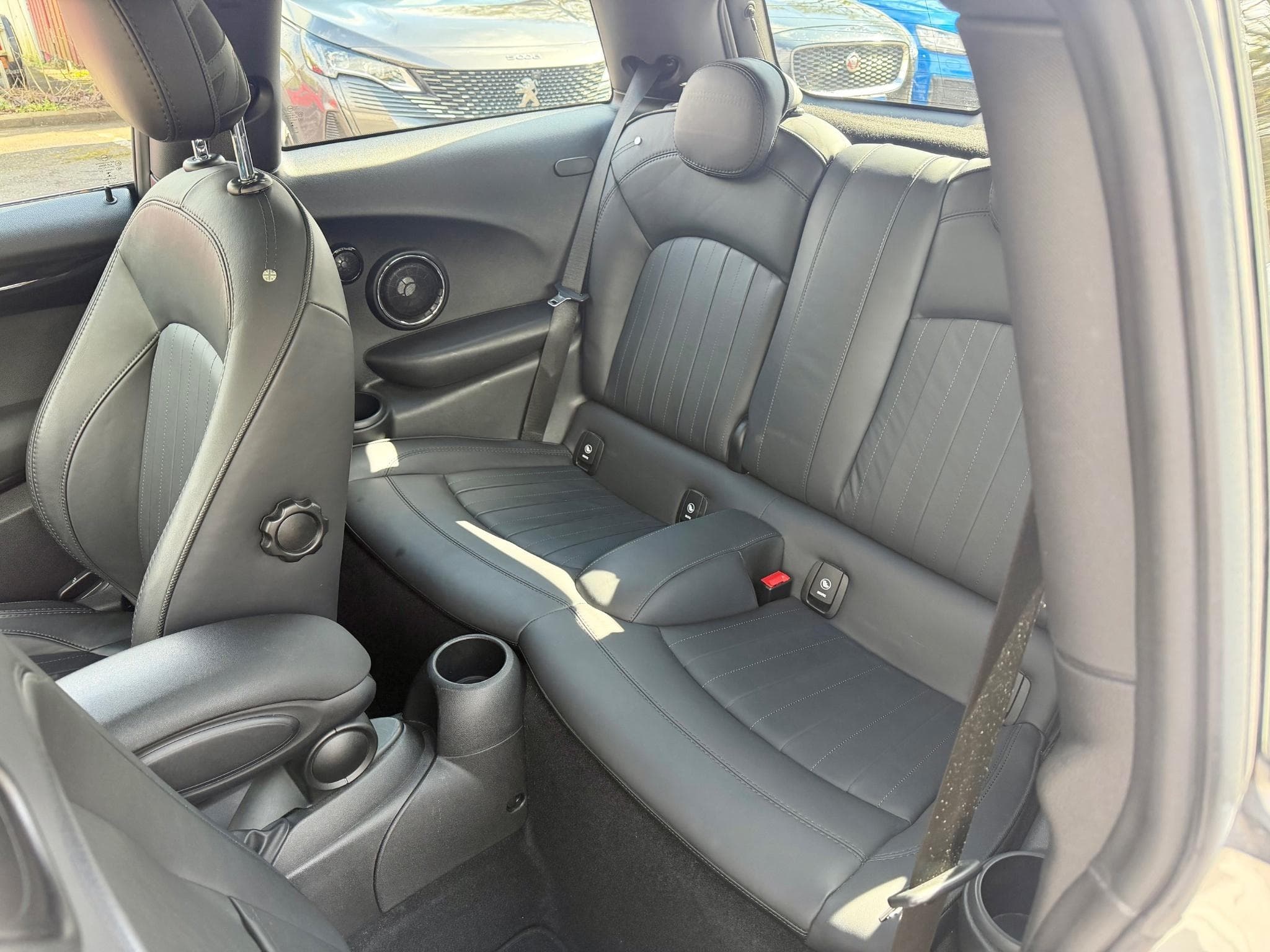 Mini Cooper John Cooper Works 231 Aut. PANO/CAM/CARPLAY (2019) - Photo 11