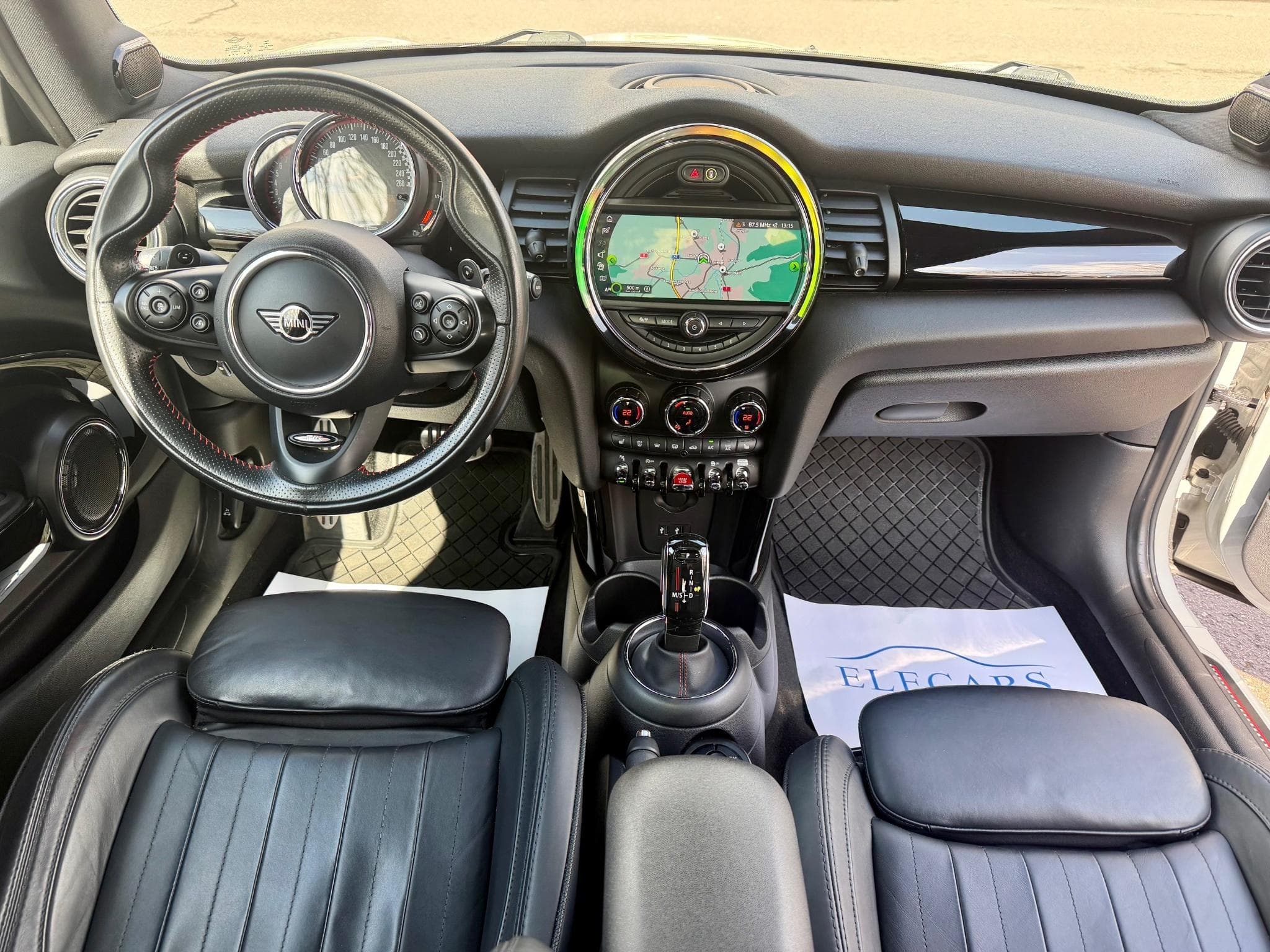 Mini Cooper John Cooper Works 231 Aut. PANO/CAM/CARPLAY (2019) - Photo 8