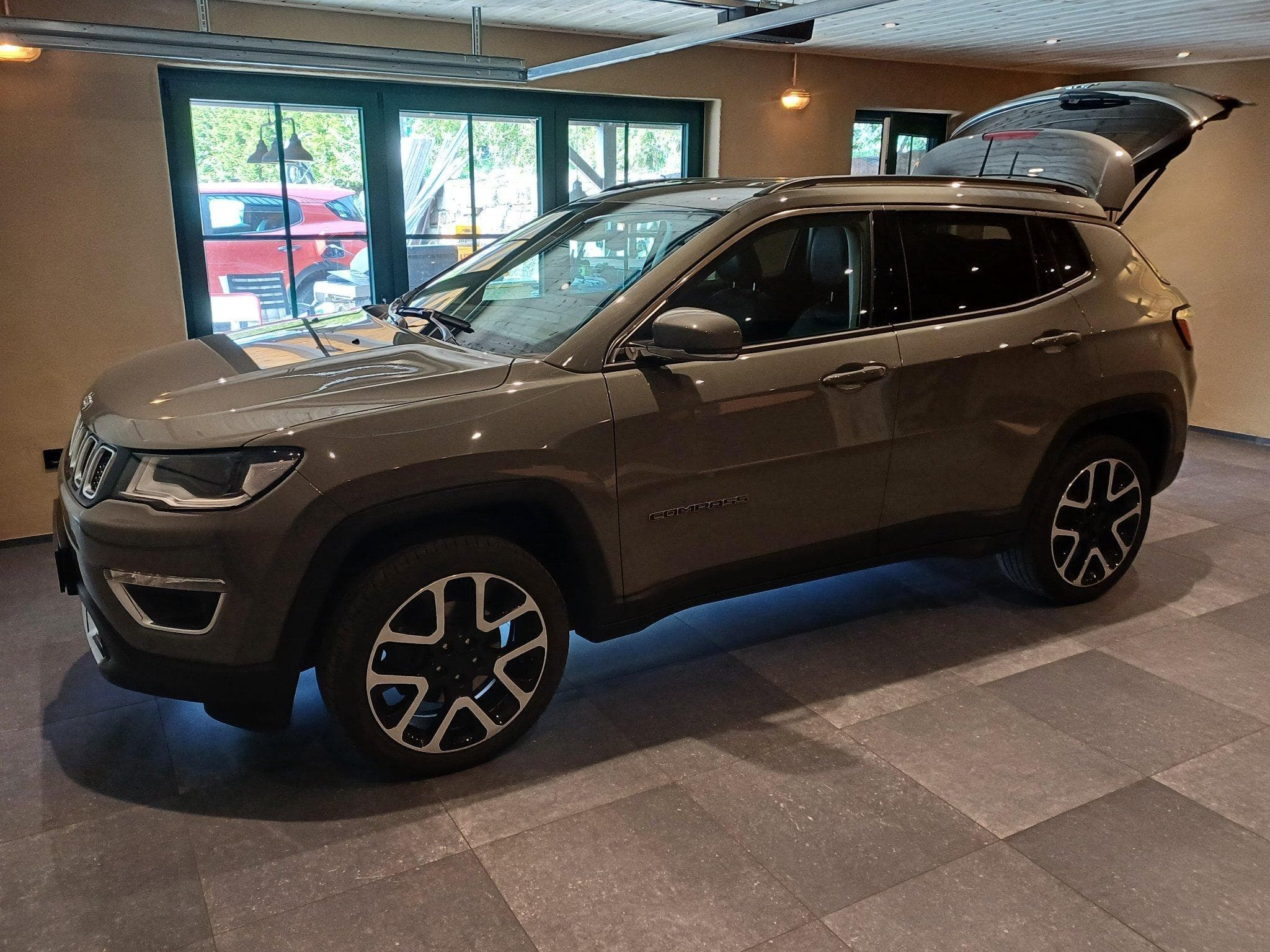 Jeep Compass Limited 4x4 (2020) - Photo 2