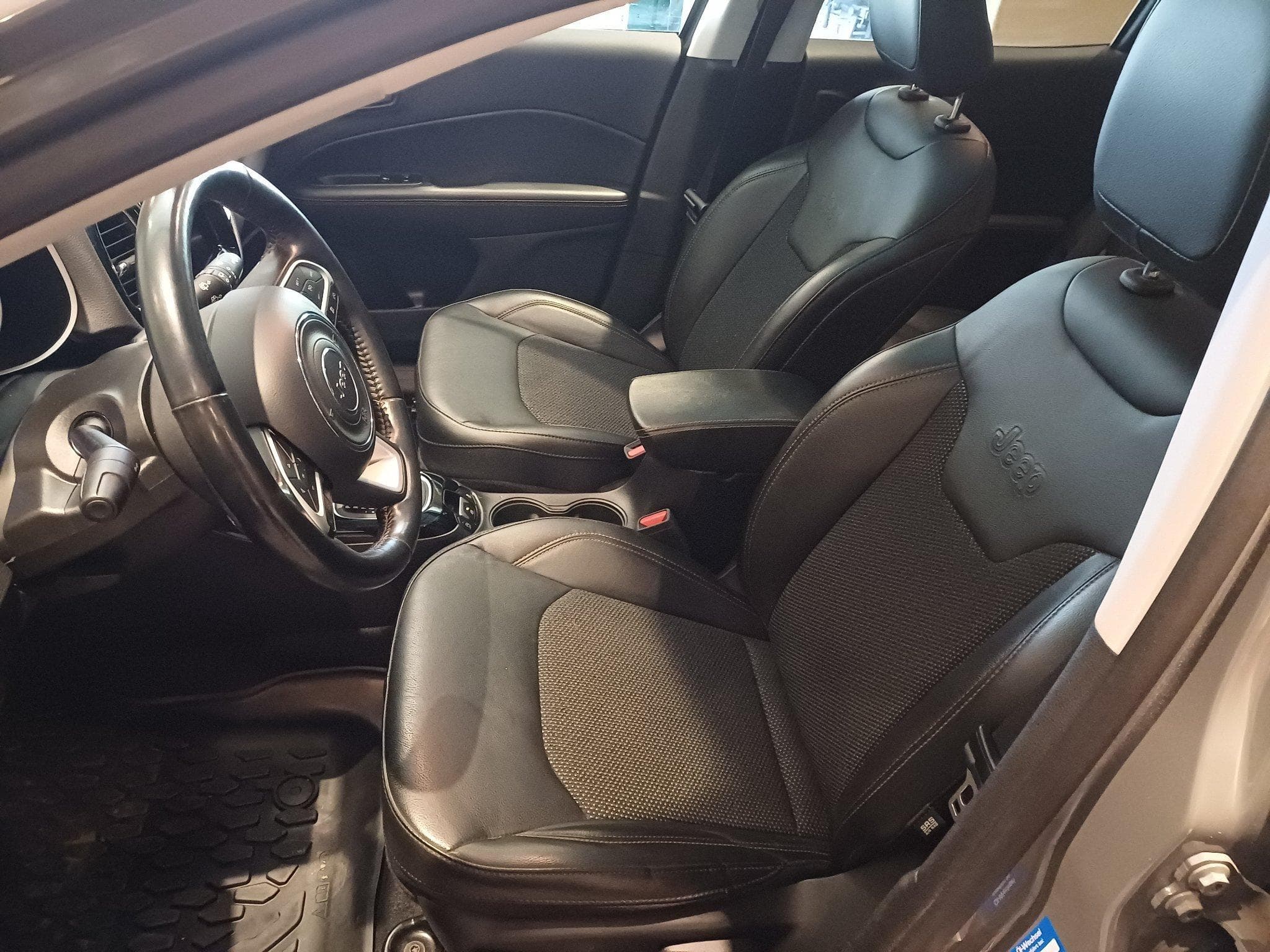 Jeep Compass Limited 4x4 (2020) - Photo 4