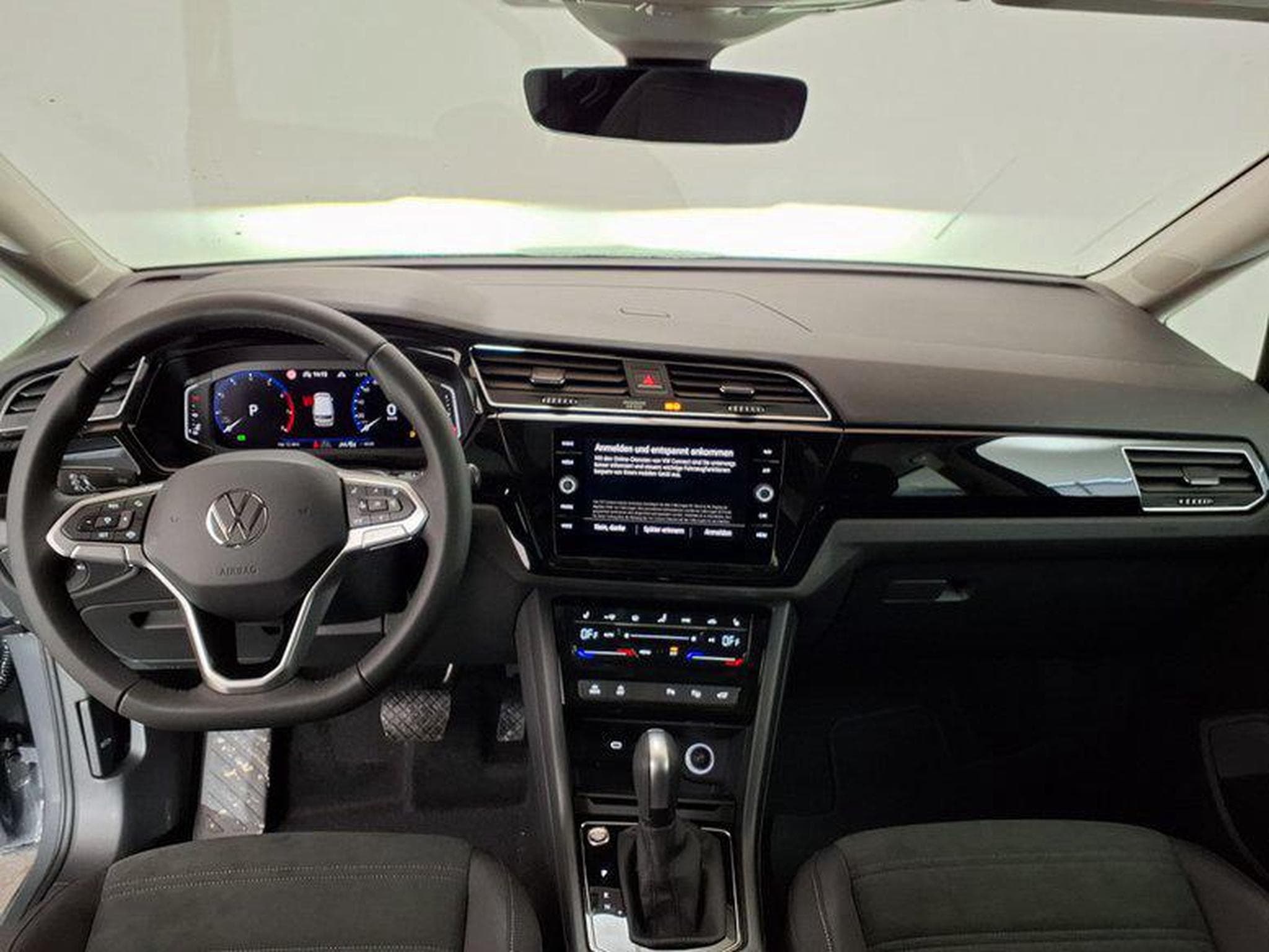 VW Touran Highline R-Line 1.5 TSI 7-Gang-DSG (2026) - Foto 11