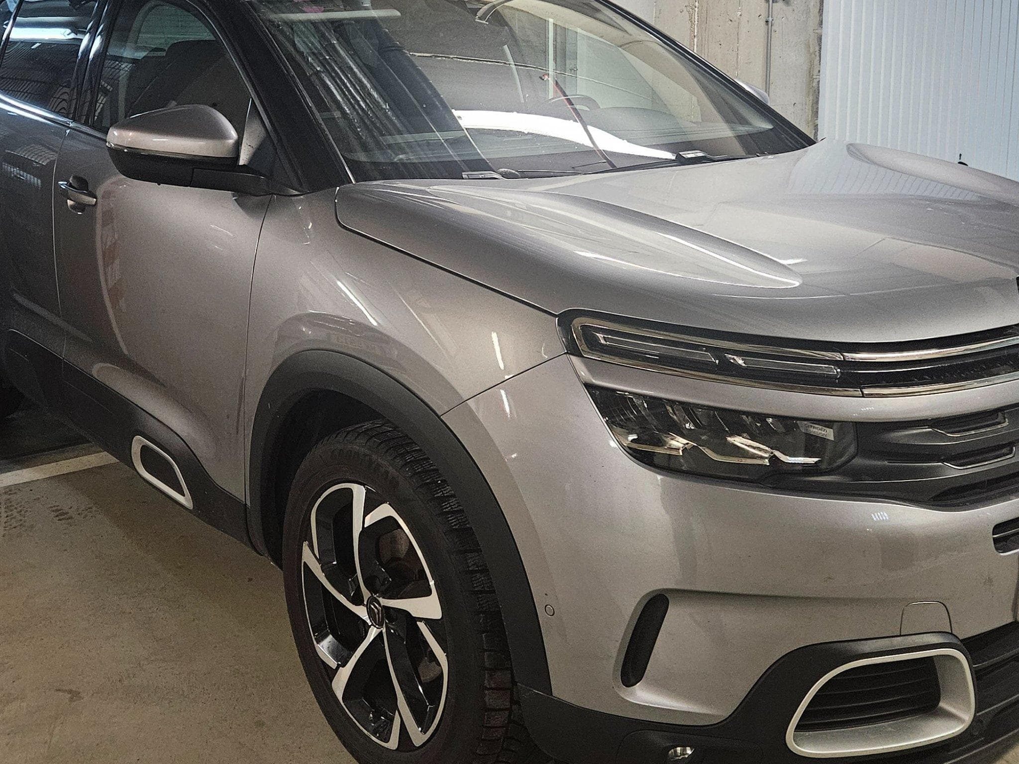 Citroën C5 Aircross Feel 1.5 BLUEHDI 130EAT8 Gris Artense (2021) - Photo 2