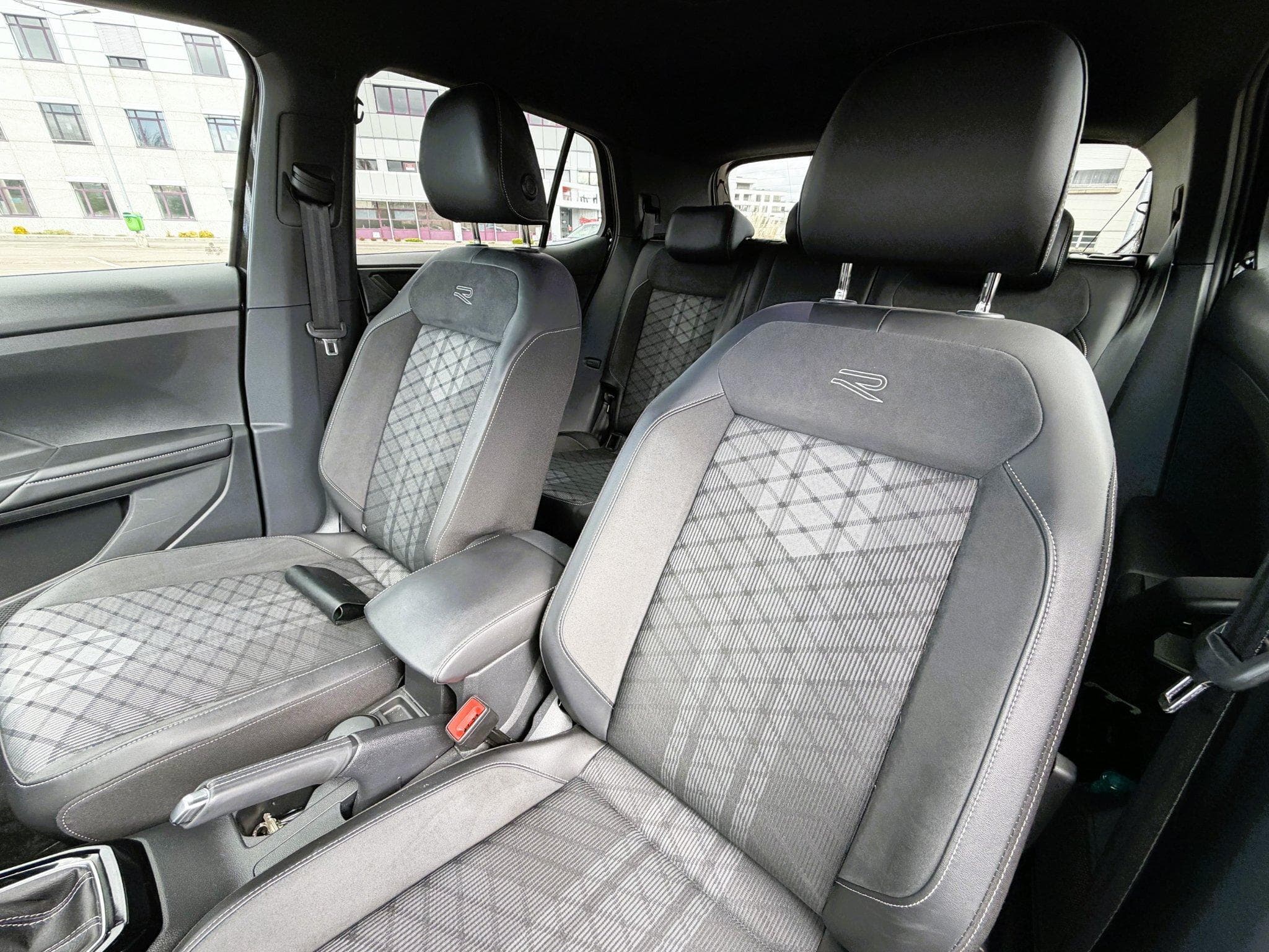 VW T-Cross 1.5 TSI DSG R-Line (2024) - Photo 12