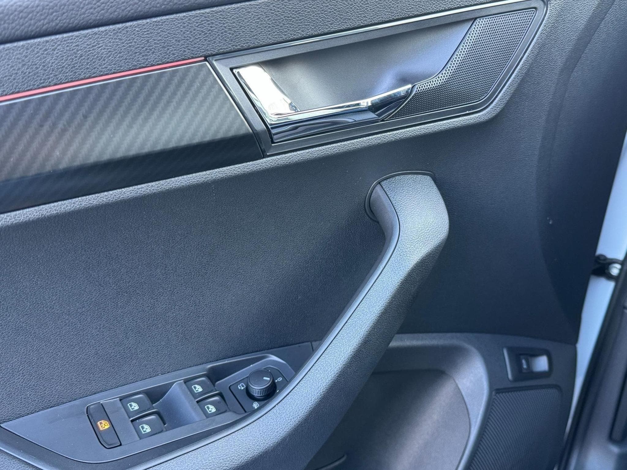 Skoda Karoq 1,5 TSI DSG (2026) - Foto 25