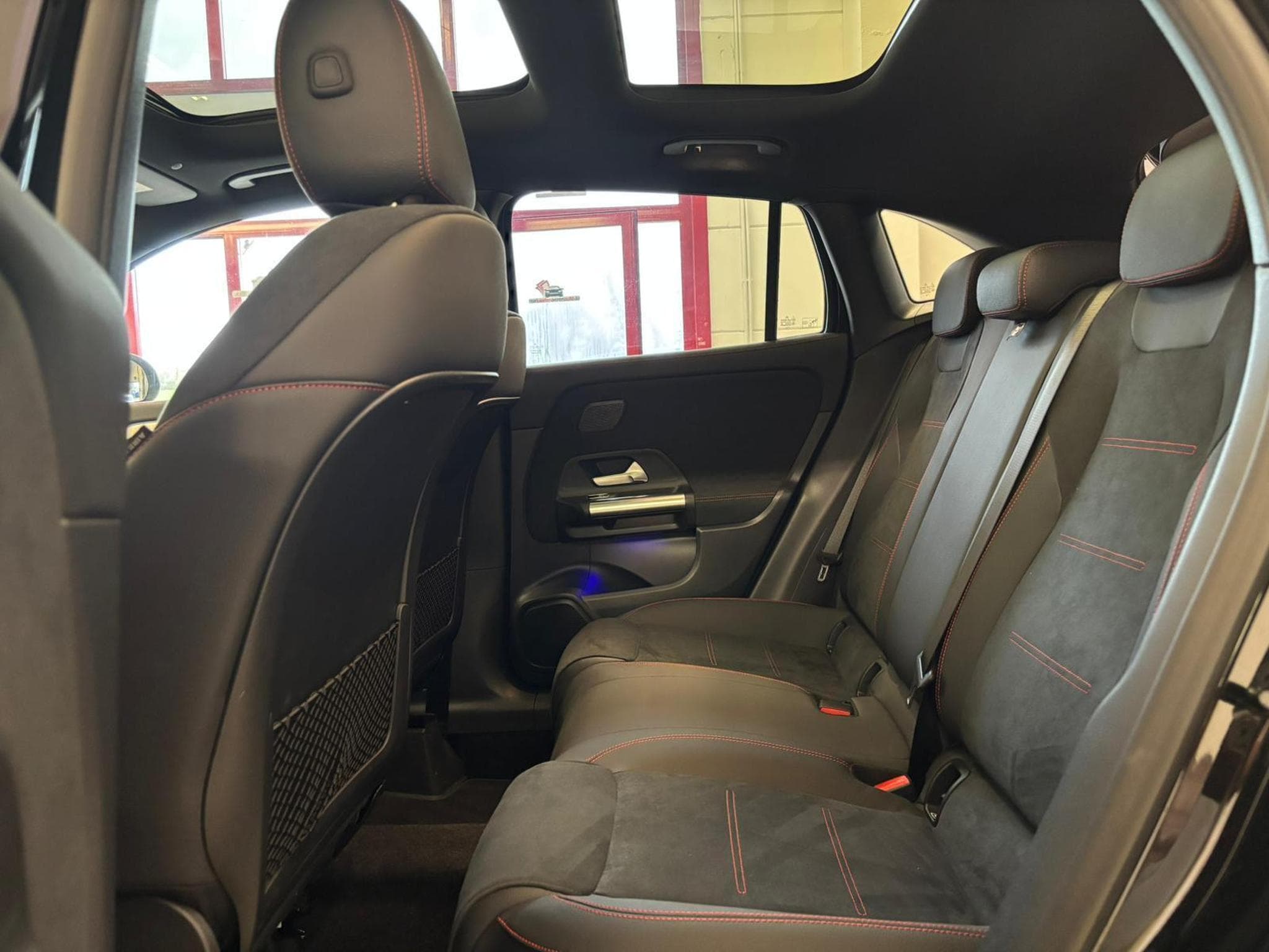 Mercedes GLA 180 AMG-Line (2025) - Photo 12