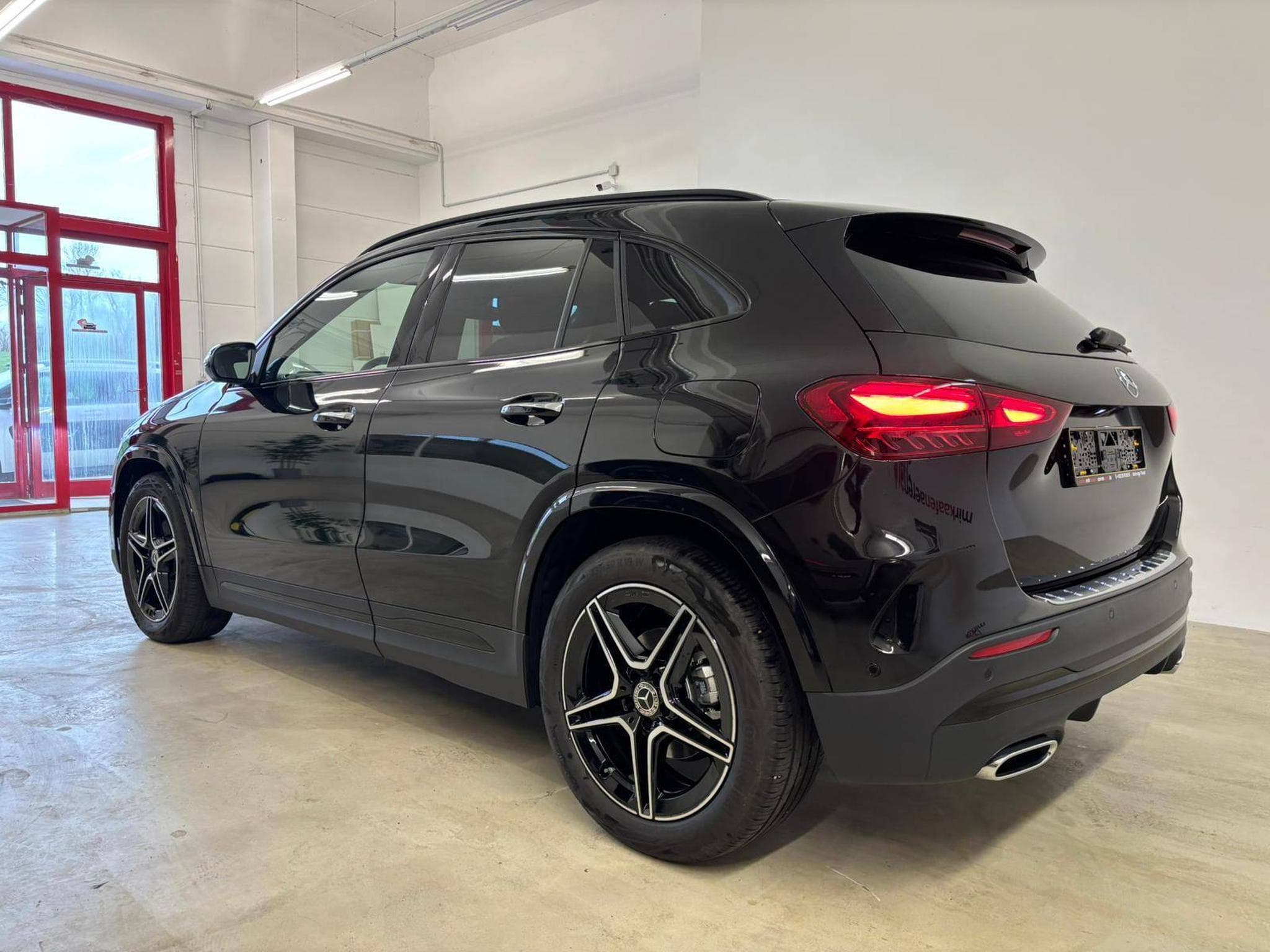 Mercedes GLA 180 AMG-Line (2025) - Photo 4