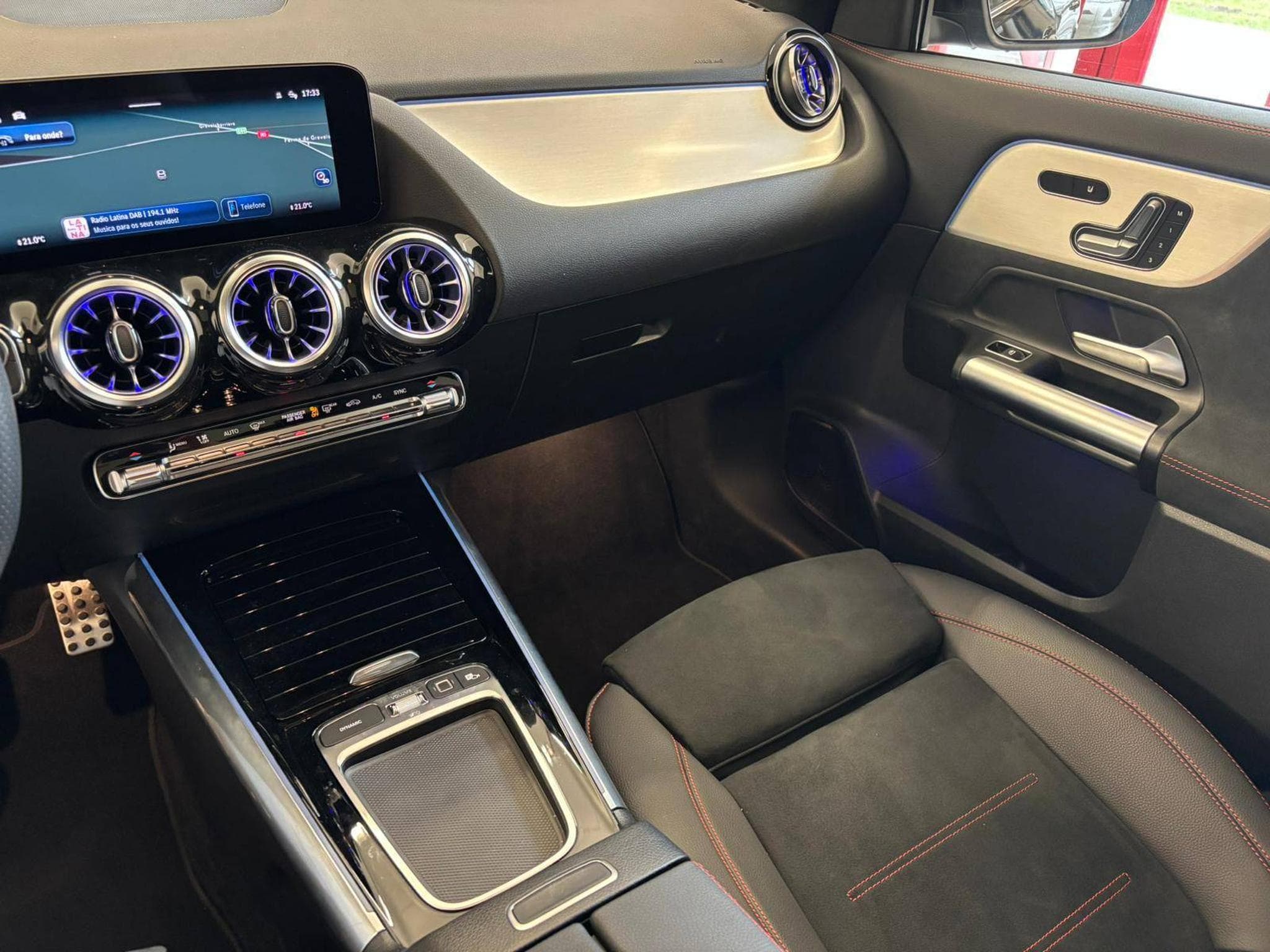 Mercedes GLA 180 AMG-Line (2025) - Photo 9