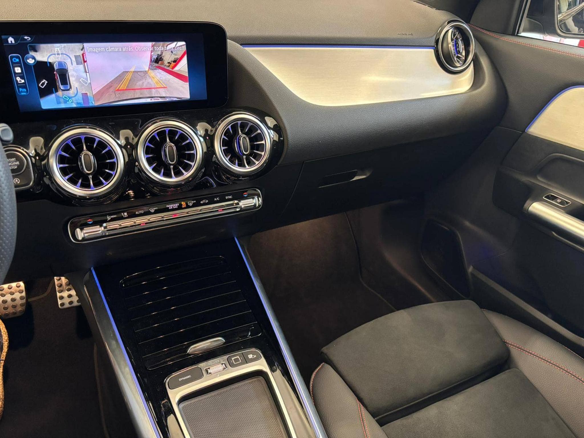 Mercedes GLA 180 AMG-Line (2025) - Photo 10