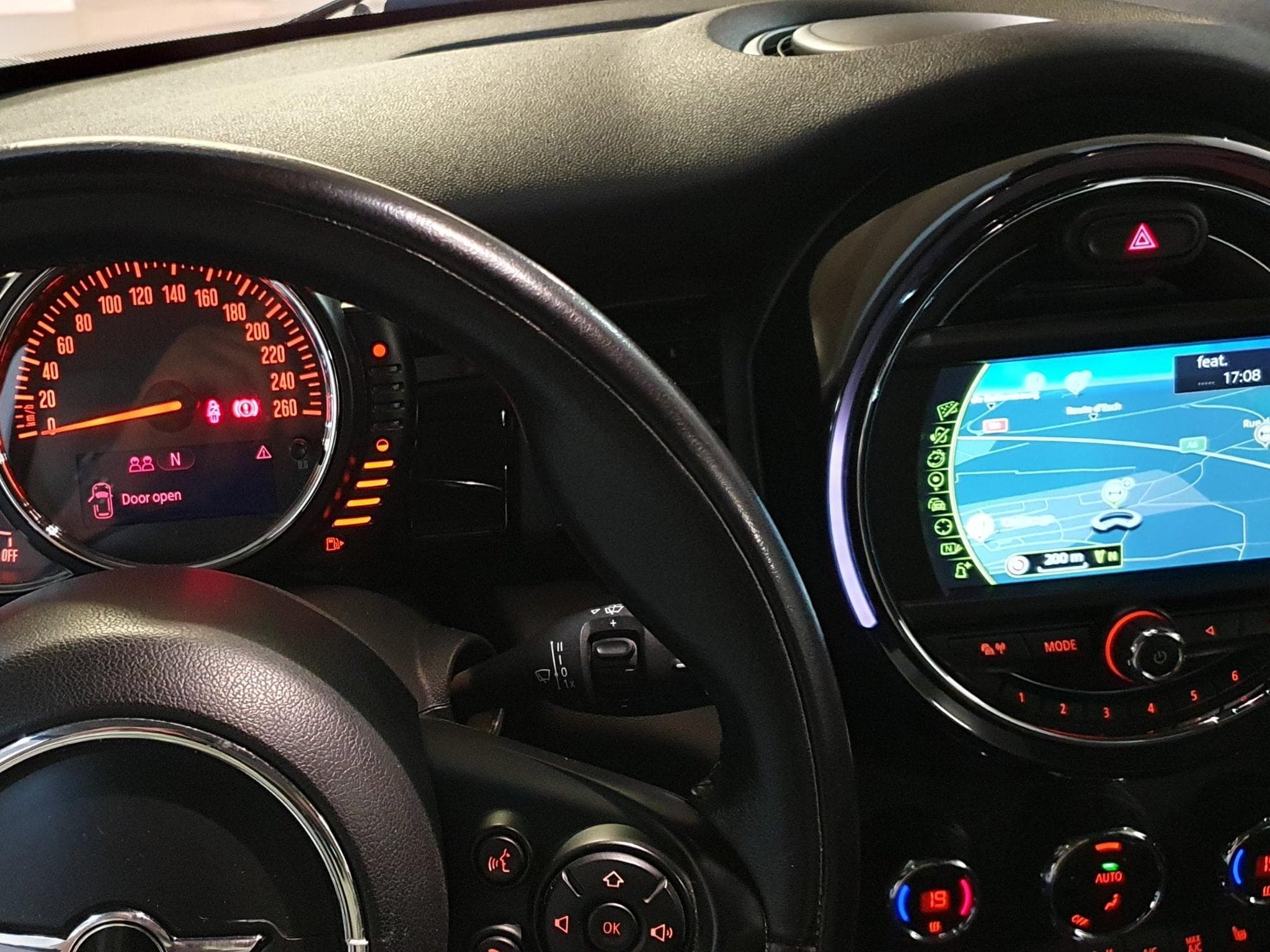 Mini Cooper D (2014) - Photo 2