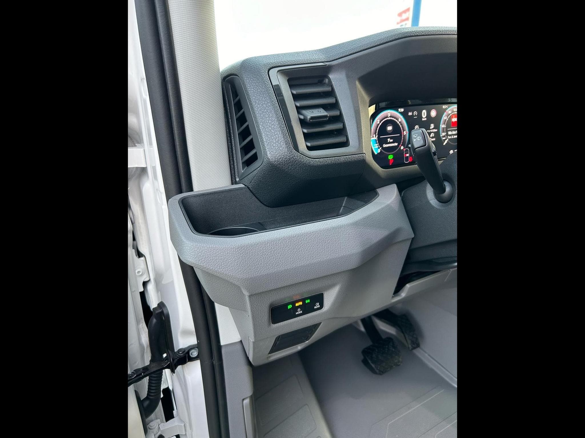 VW Crafter 35 2.0 TDI (2026) - Photo 4