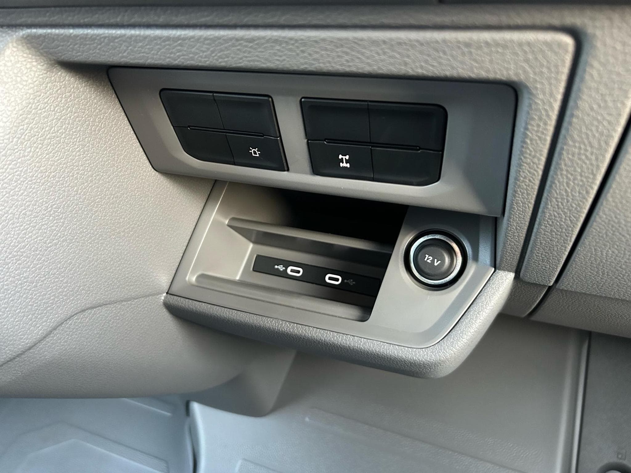 VW Crafter 35 2.0 TDI (2026) - Photo 9