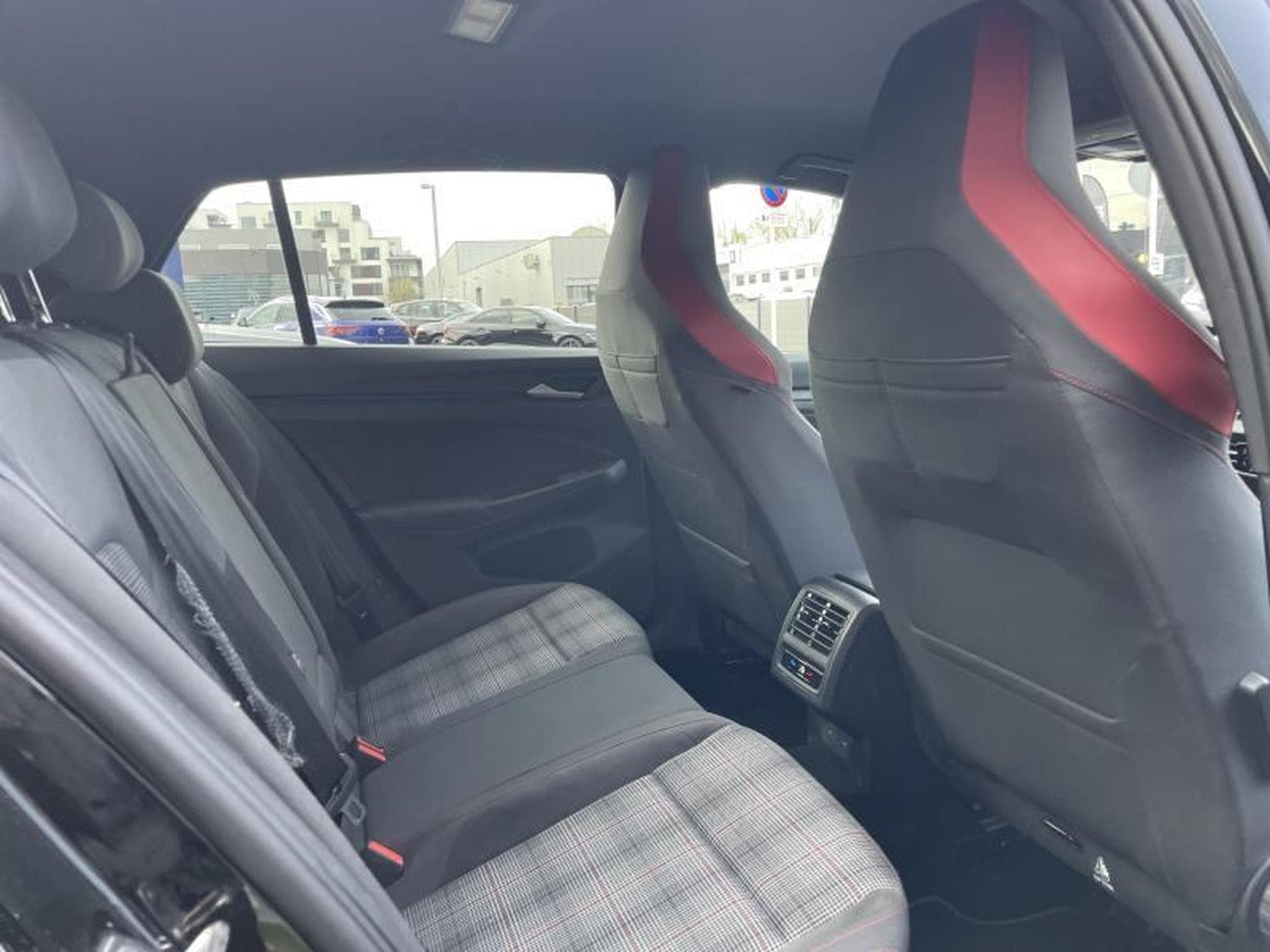 VW Golf 8 GTI 2.0 TSI DSG7 (2024) - Photo 5