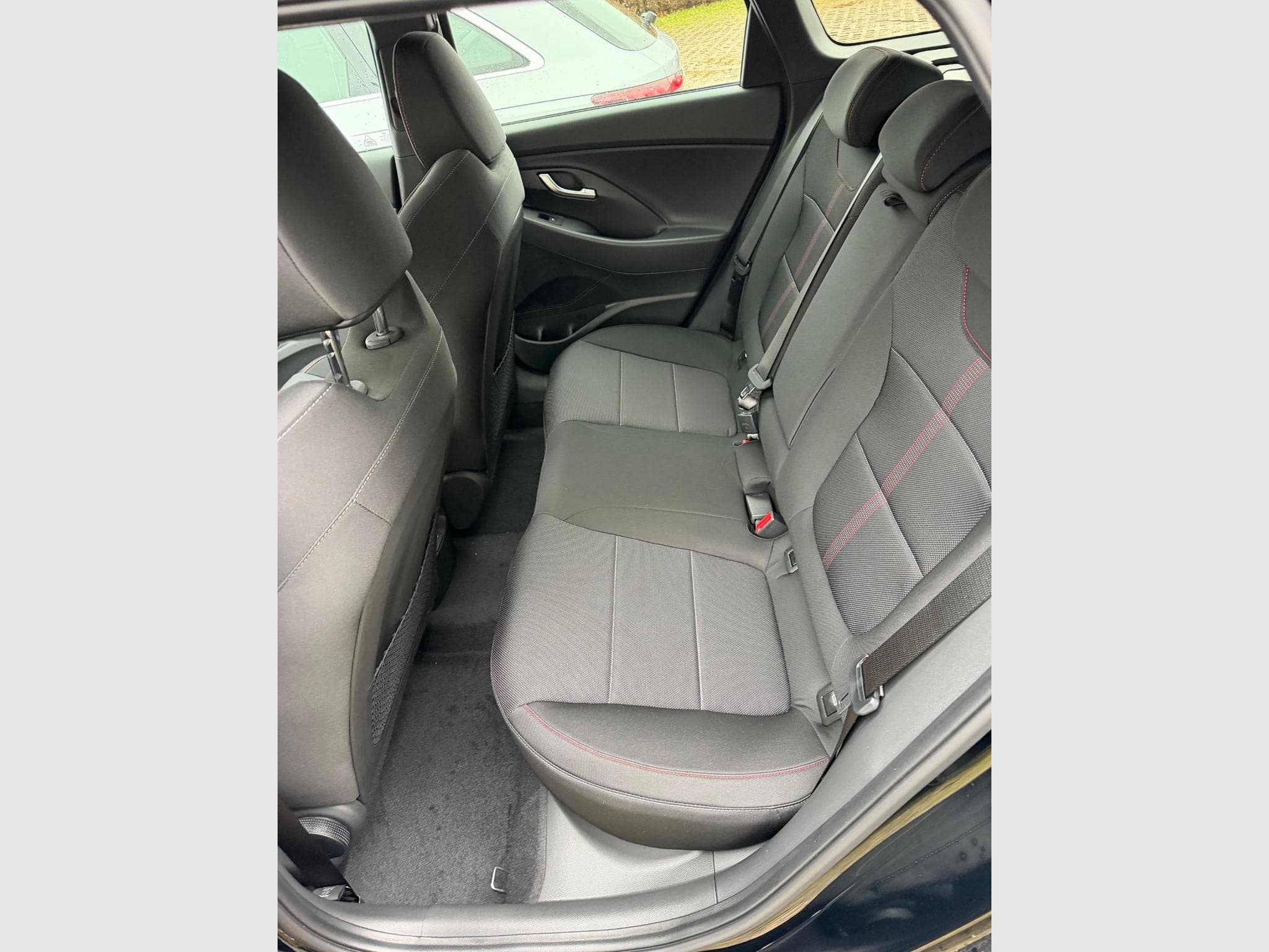 Hyundai i30 N-Line 1.5 T-GDI mHEV DCT (2025) - Photo 9