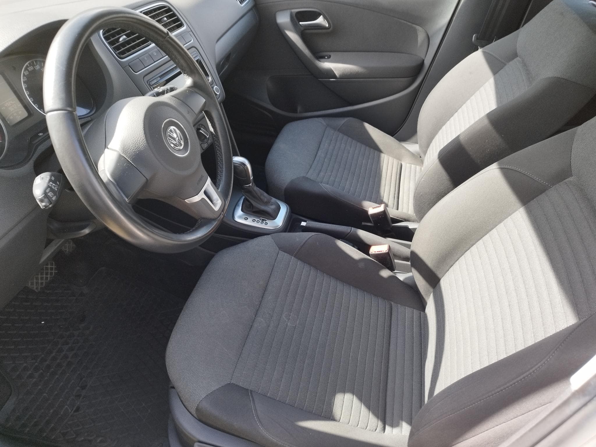 VW Polo 1.2 tsi 90 DSG7 LIFE (2012) - Foto 8