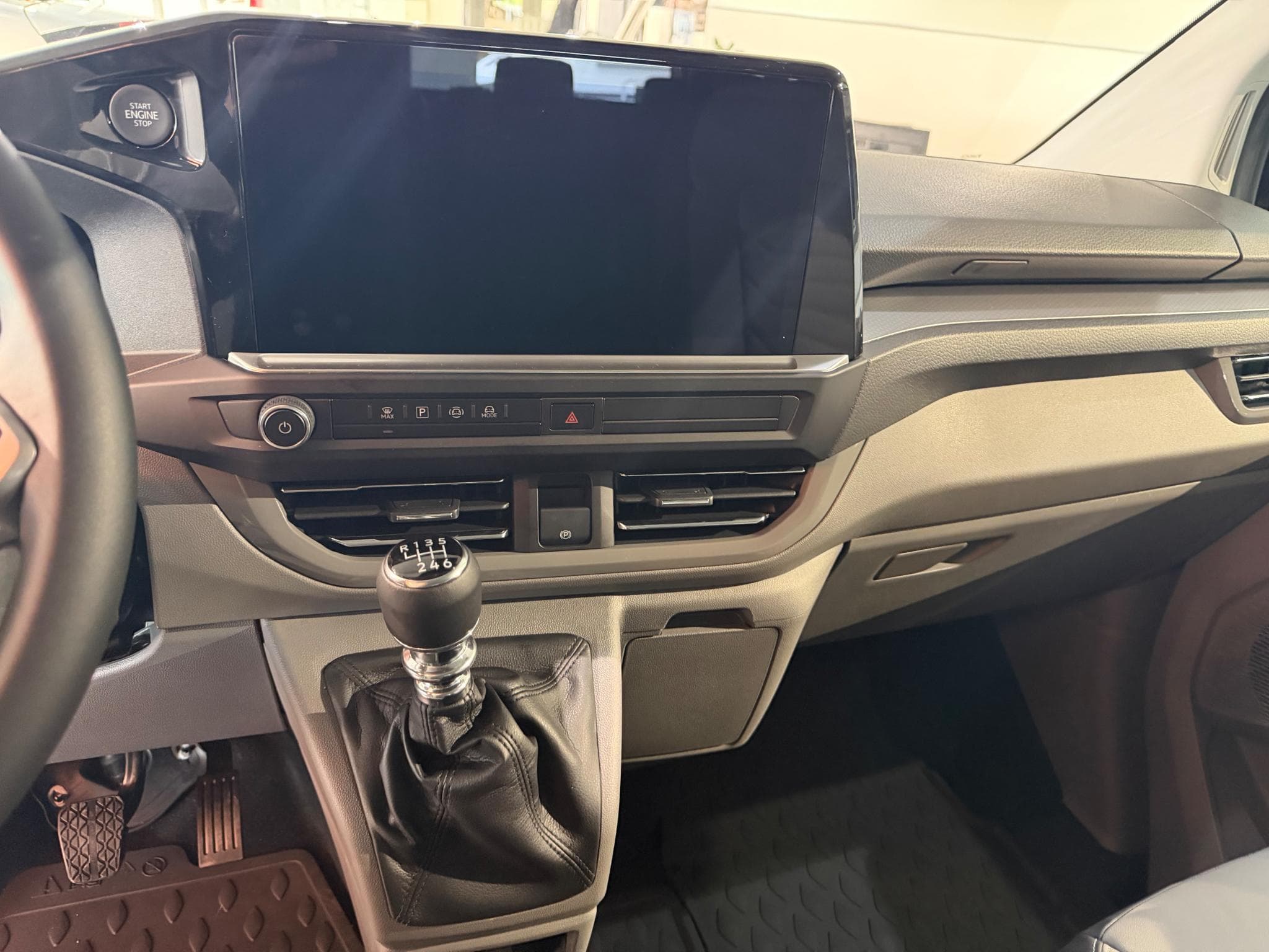 VW Caravelle 2.0 TDI 150 Style (2026) - Photo 9