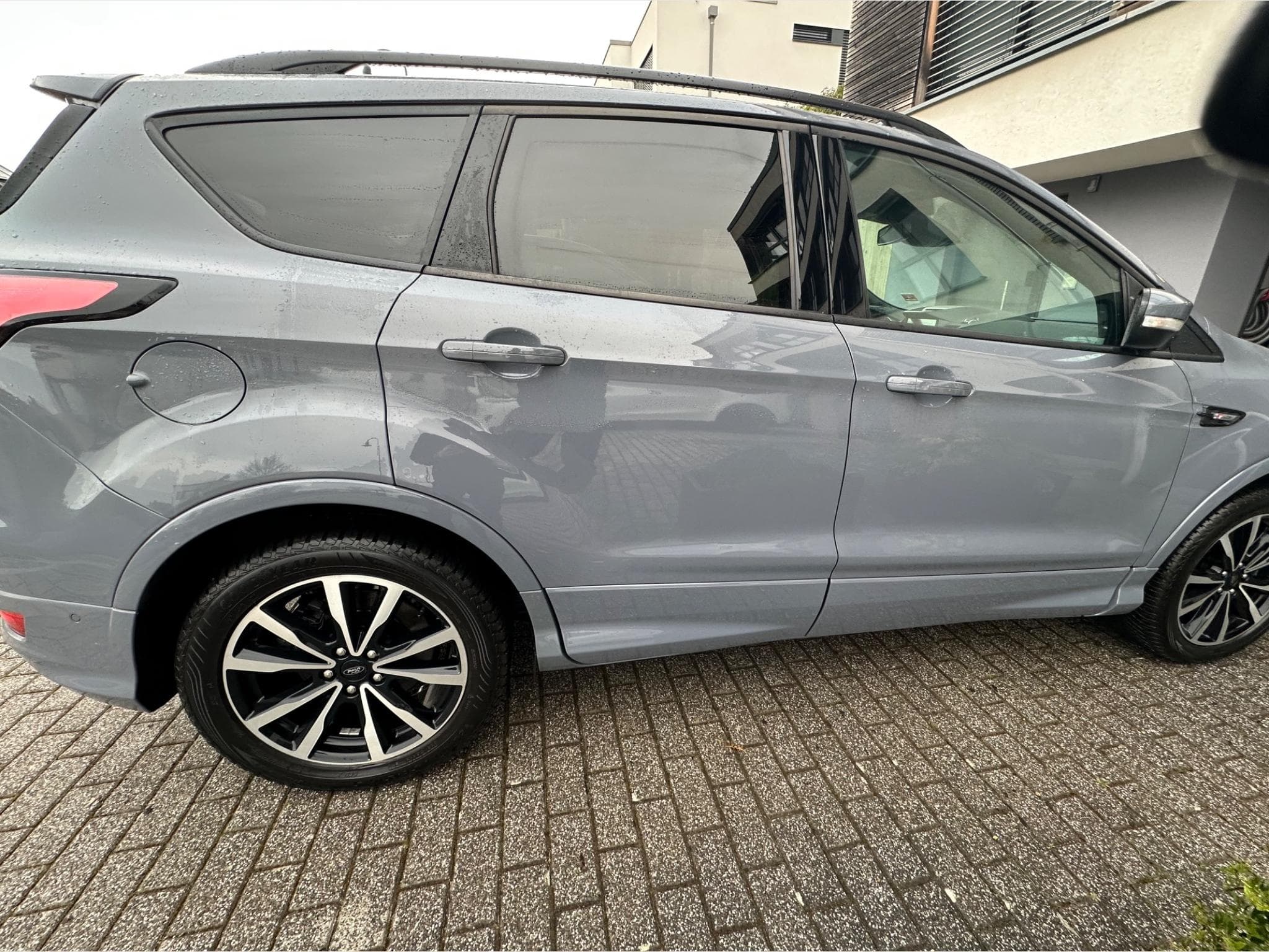 Ford Kuga ST-Line / AWD (2019) - Foto 2