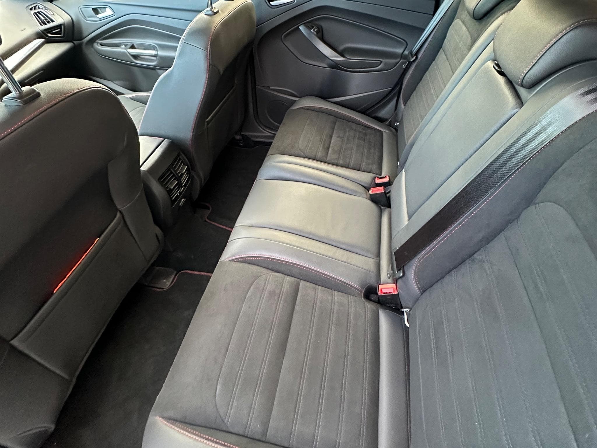 Ford Kuga ST-Line / AWD (2019) - Foto 5