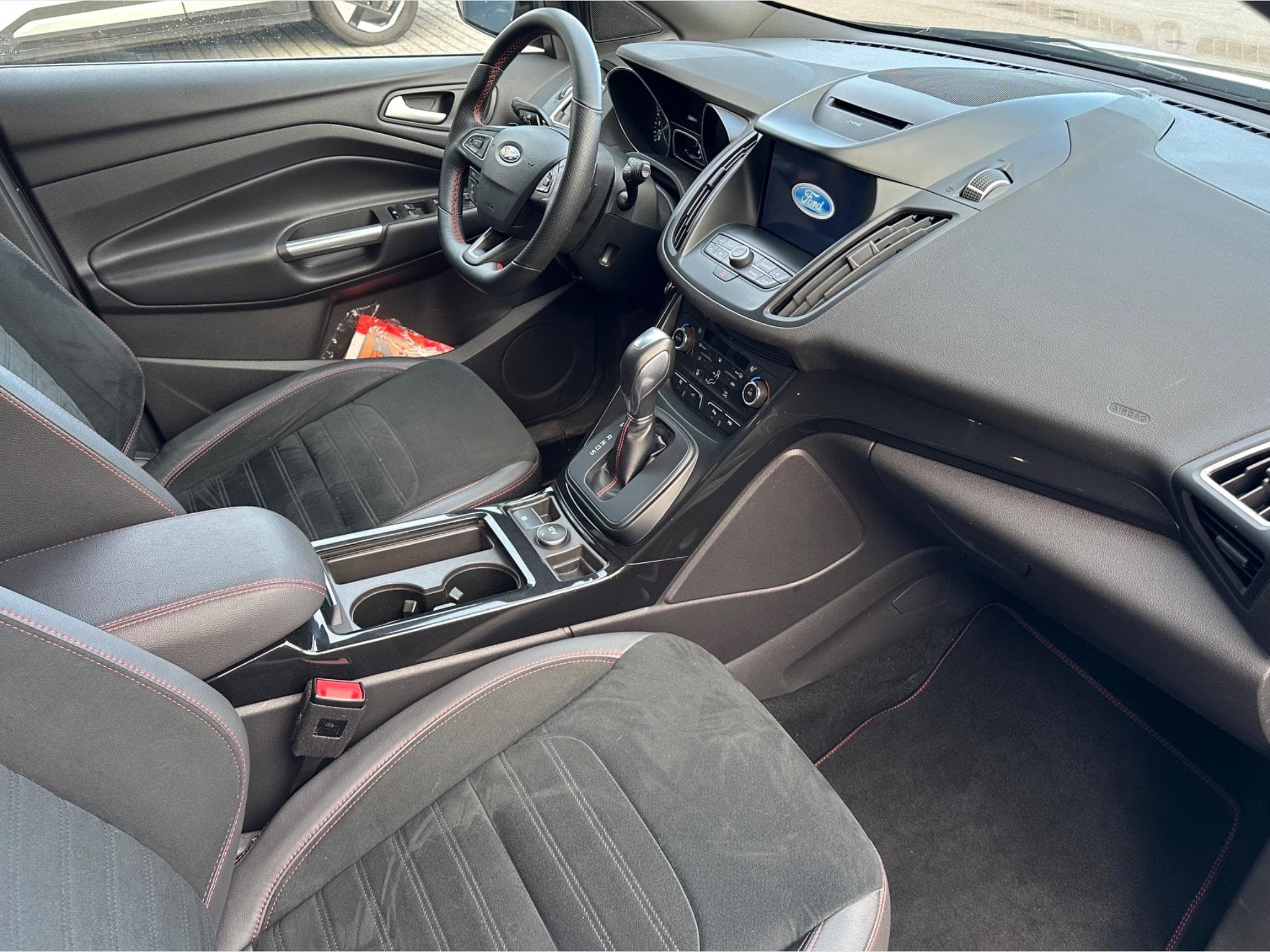 Ford Kuga ST-Line / AWD (2019) - Foto 7