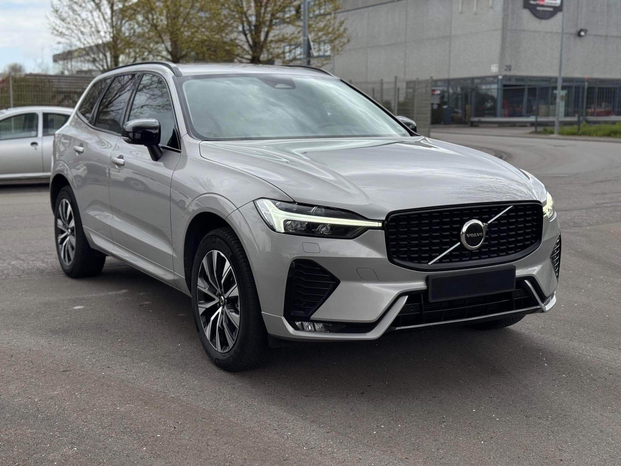 Volvo XC60 B4 D Ultimate Dark (2023) - Foto 1
