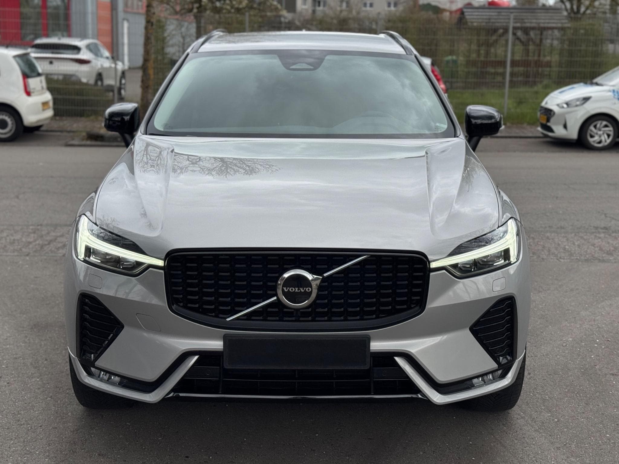 Volvo XC60 B4 D Ultimate Dark (2023) - Foto 2