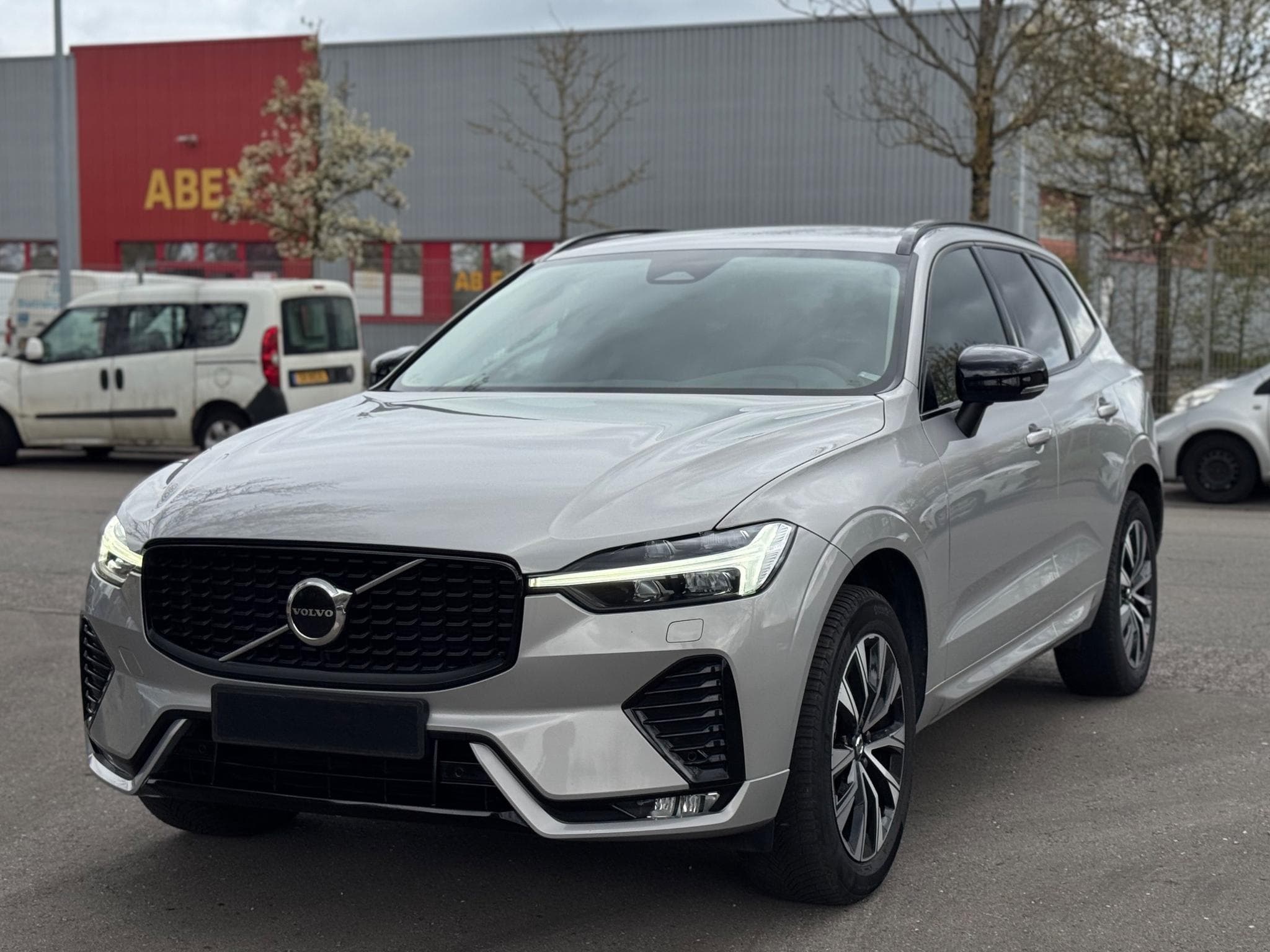 Volvo XC60 B4 D Ultimate Dark (2023) - Foto 3