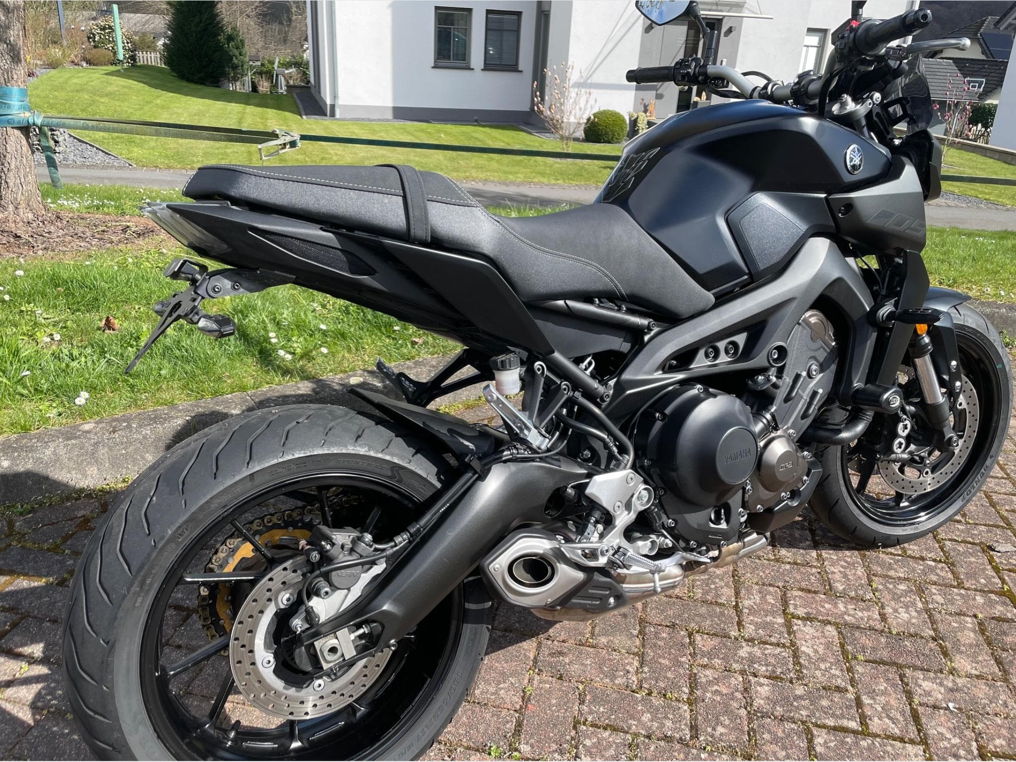 Yamaha MT09 Black Tech (2017) - Photo 1