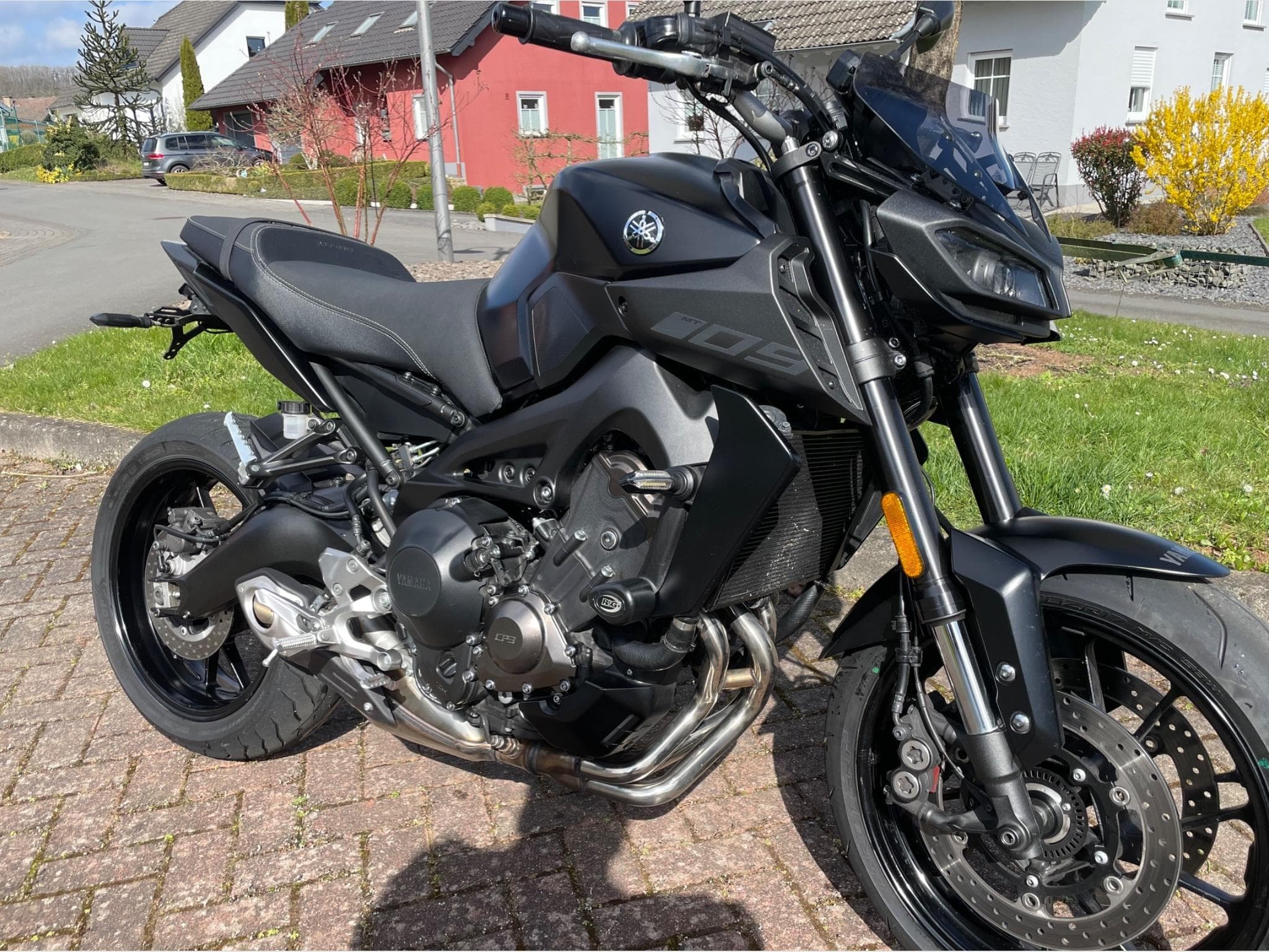 Yamaha MT09 Black Tech (2017) - Photo 3