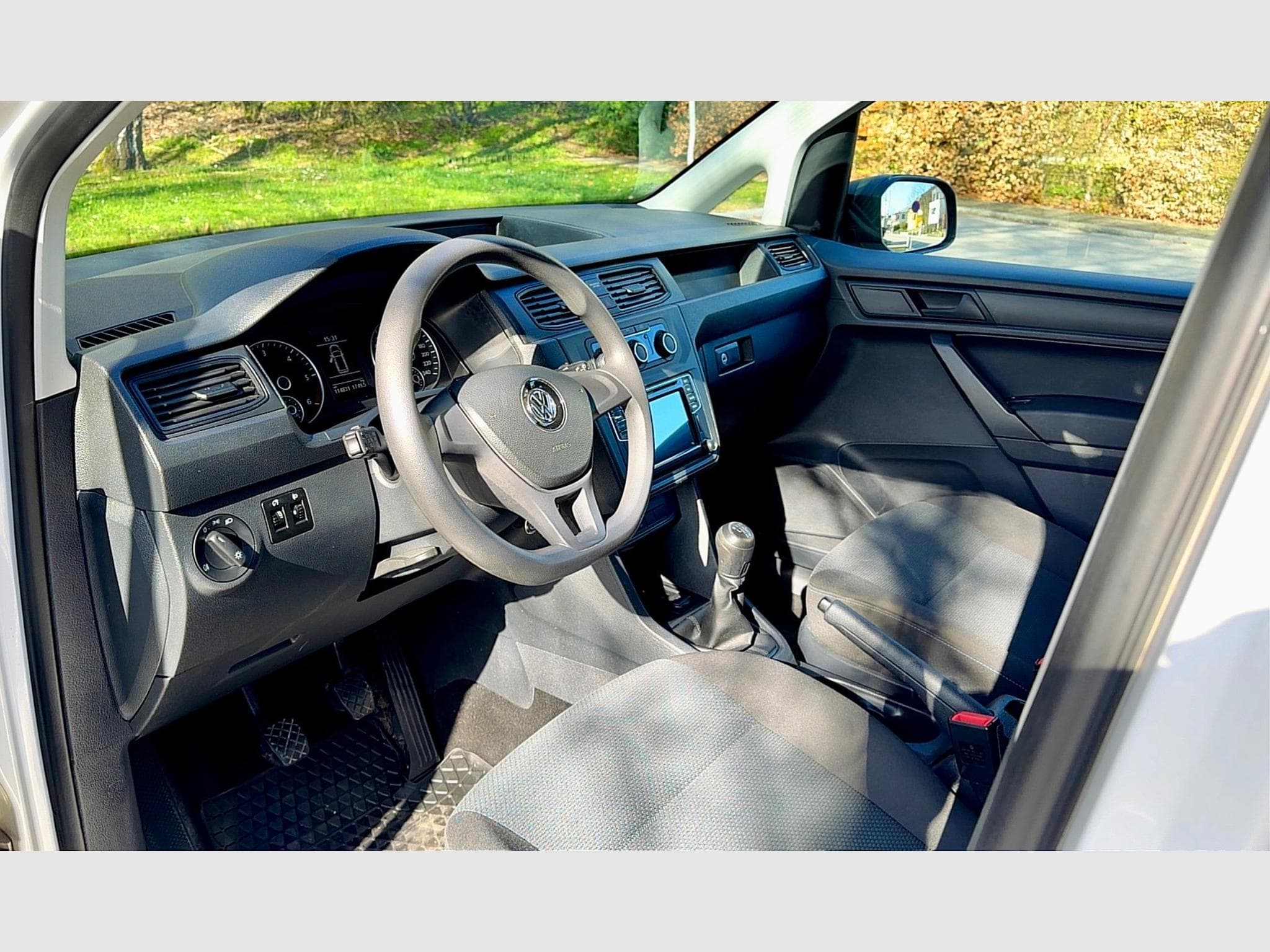 VW Caddy 2.0 tdi (2017) - Photo 7