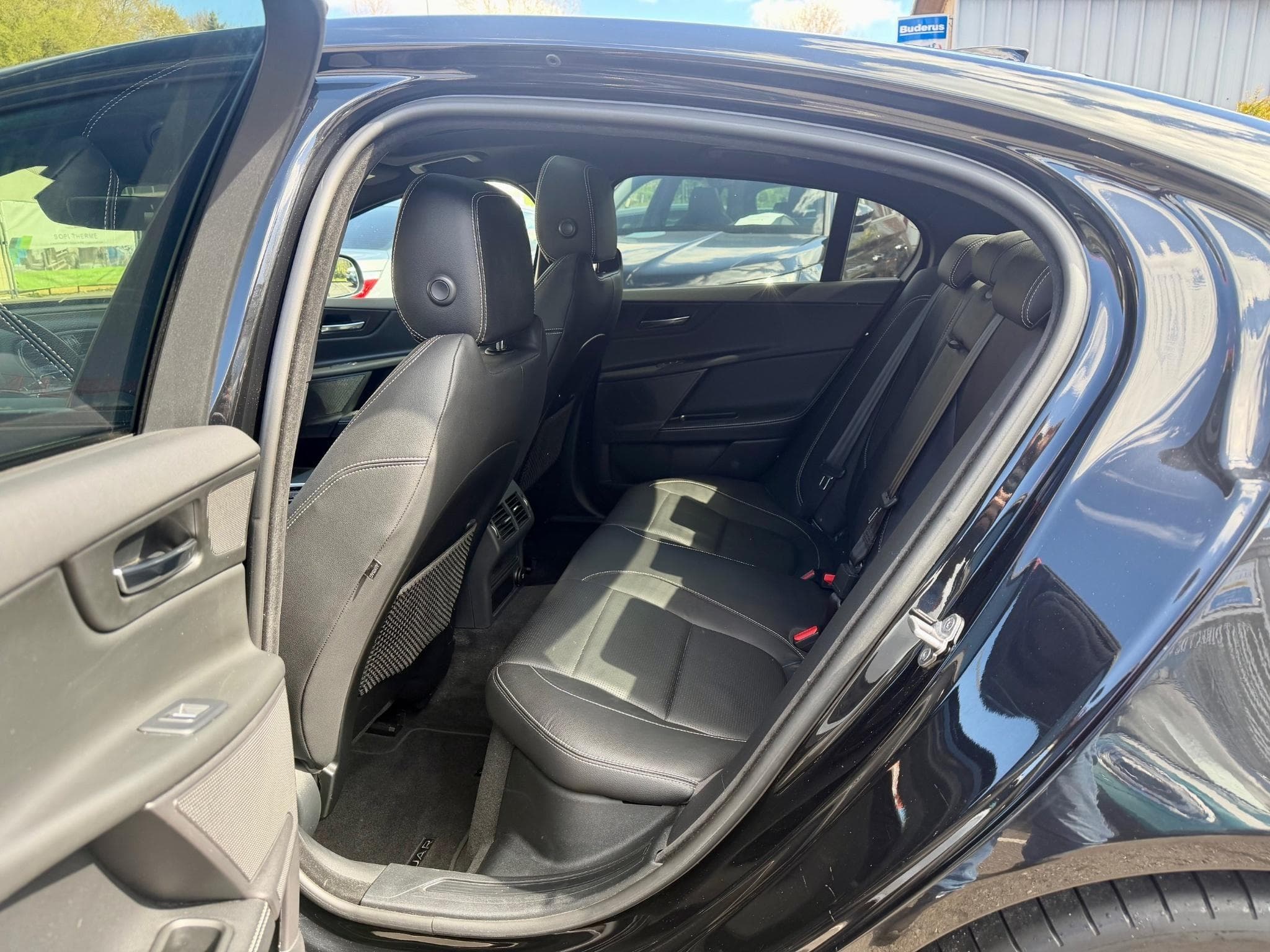 Jaguar XE 25d 240 AWD Aut. R-Sport PANO/HEAD-UP/360°/ACC (2018) - Photo 11