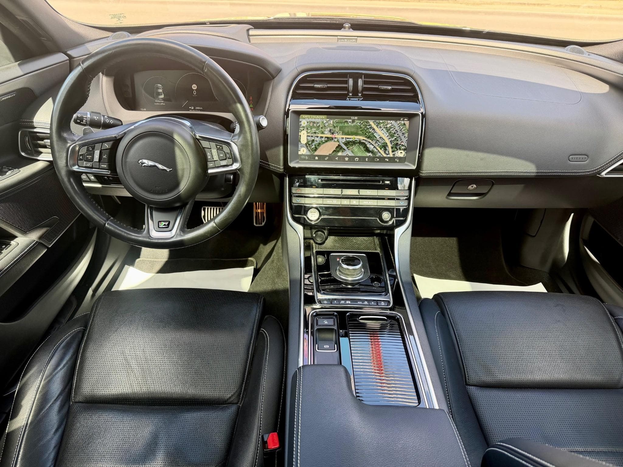 Jaguar XE 25d 240 AWD Aut. R-Sport PANO/HEAD-UP/360°/ACC (2018) - Photo 8