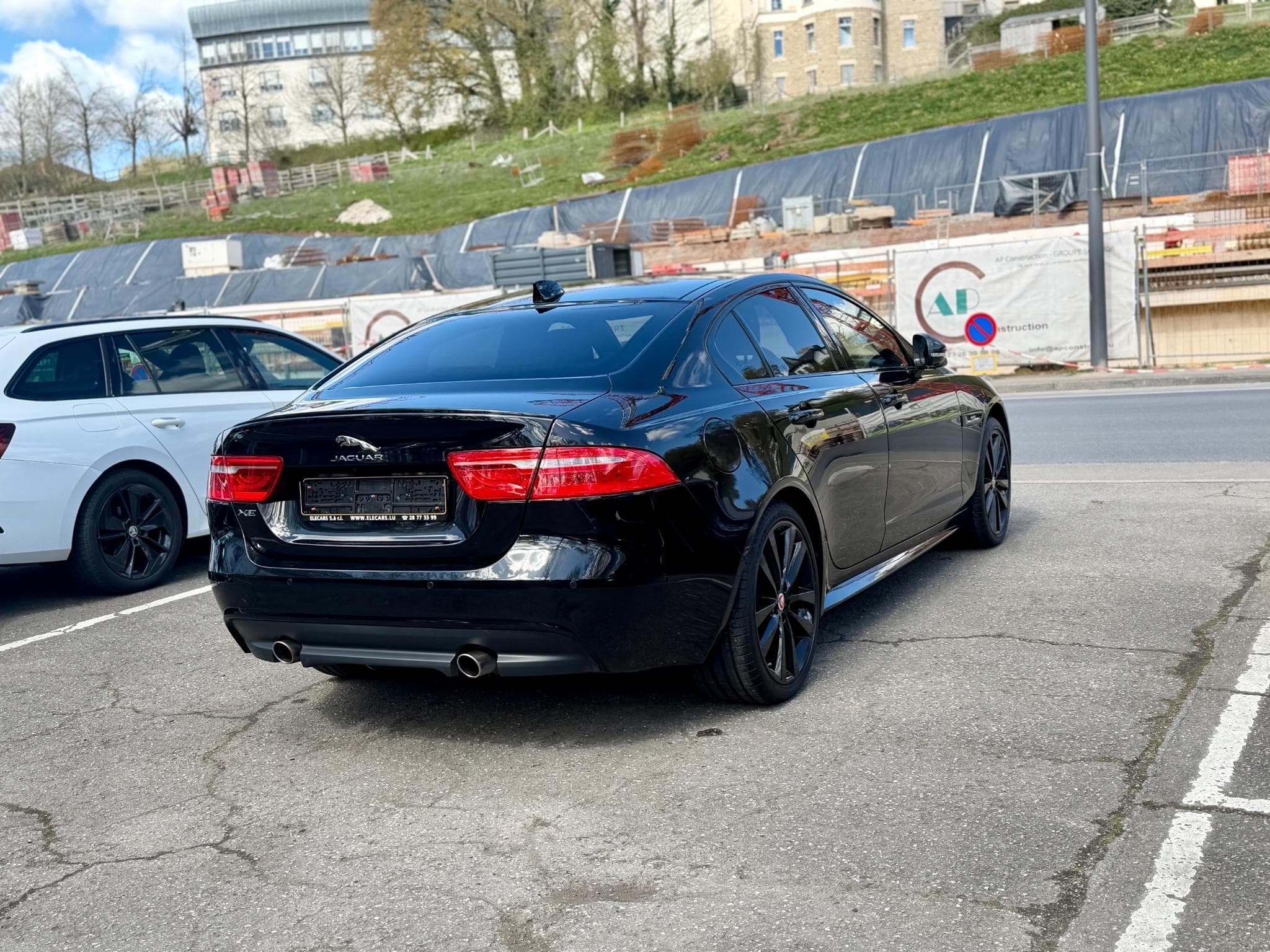 Jaguar XE 25d 240 AWD Aut. R-Sport PANO/HEAD-UP/360°/ACC (2018) - Photo 6