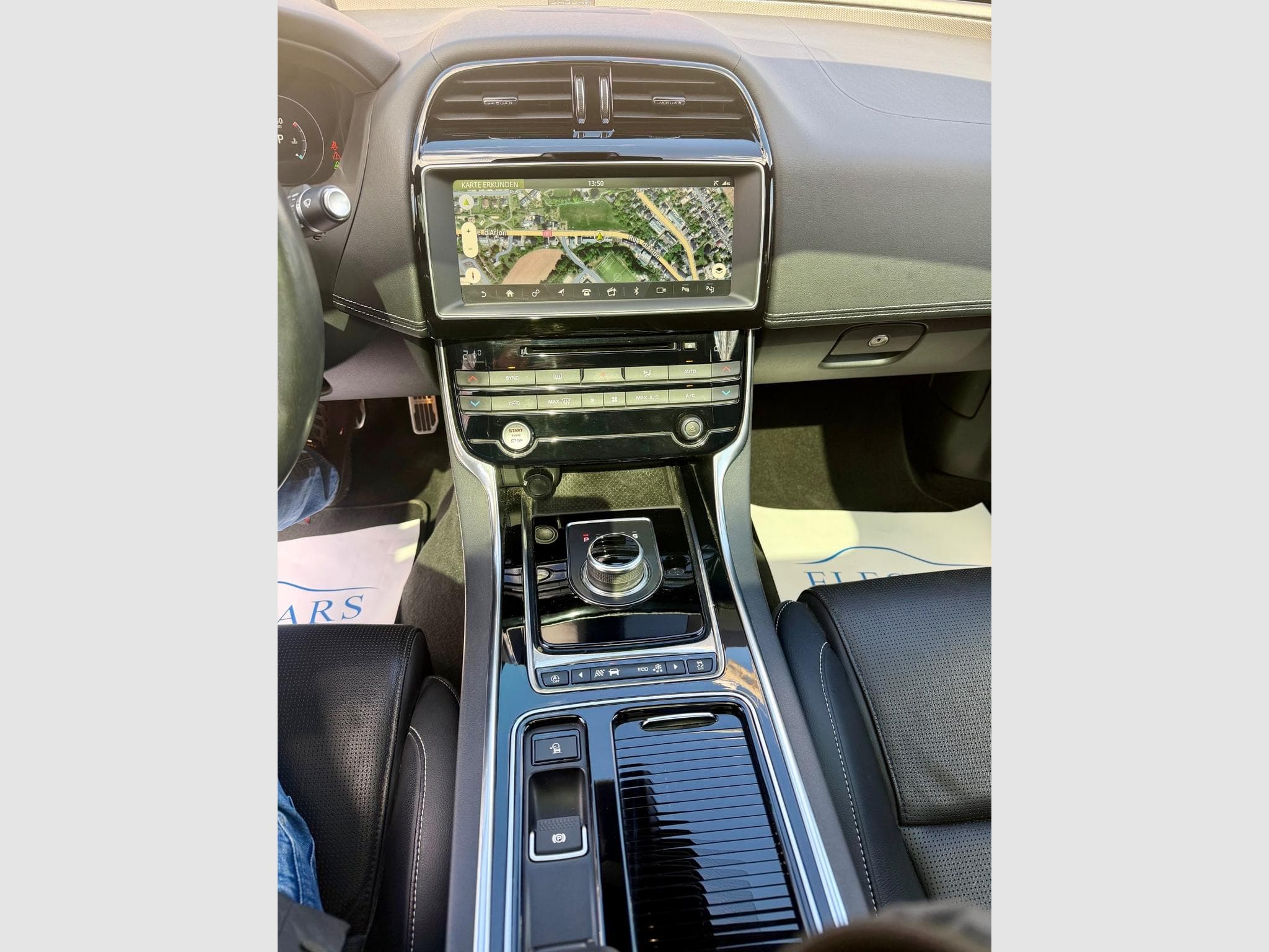 Jaguar XE 25d 240 AWD Aut. R-Sport PANO/HEAD-UP/360°/ACC (2018) - Photo 12