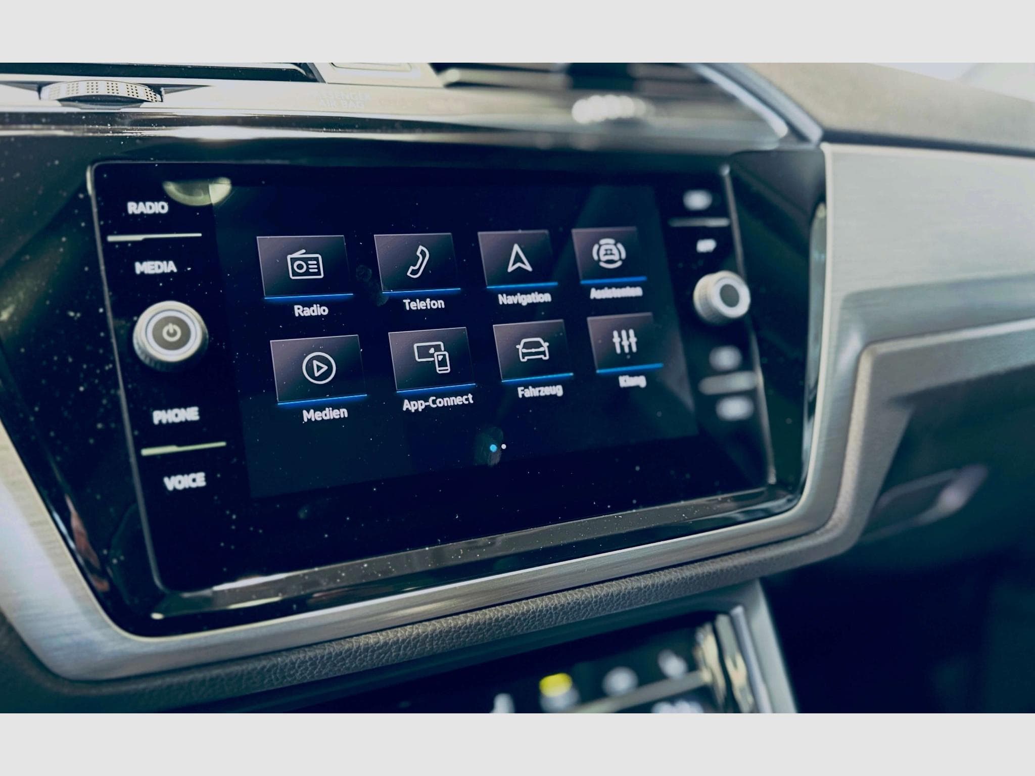 VW Touran TOURAN 4ALL TSI DSG (2025) - Photo 11