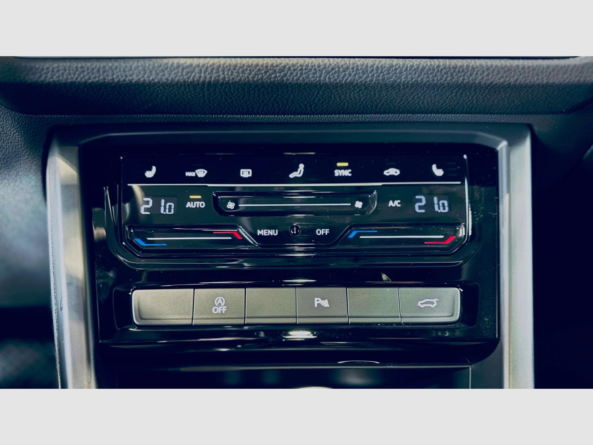 VW Touran TOURAN 4ALL TSI DSG (2025) - Photo 10