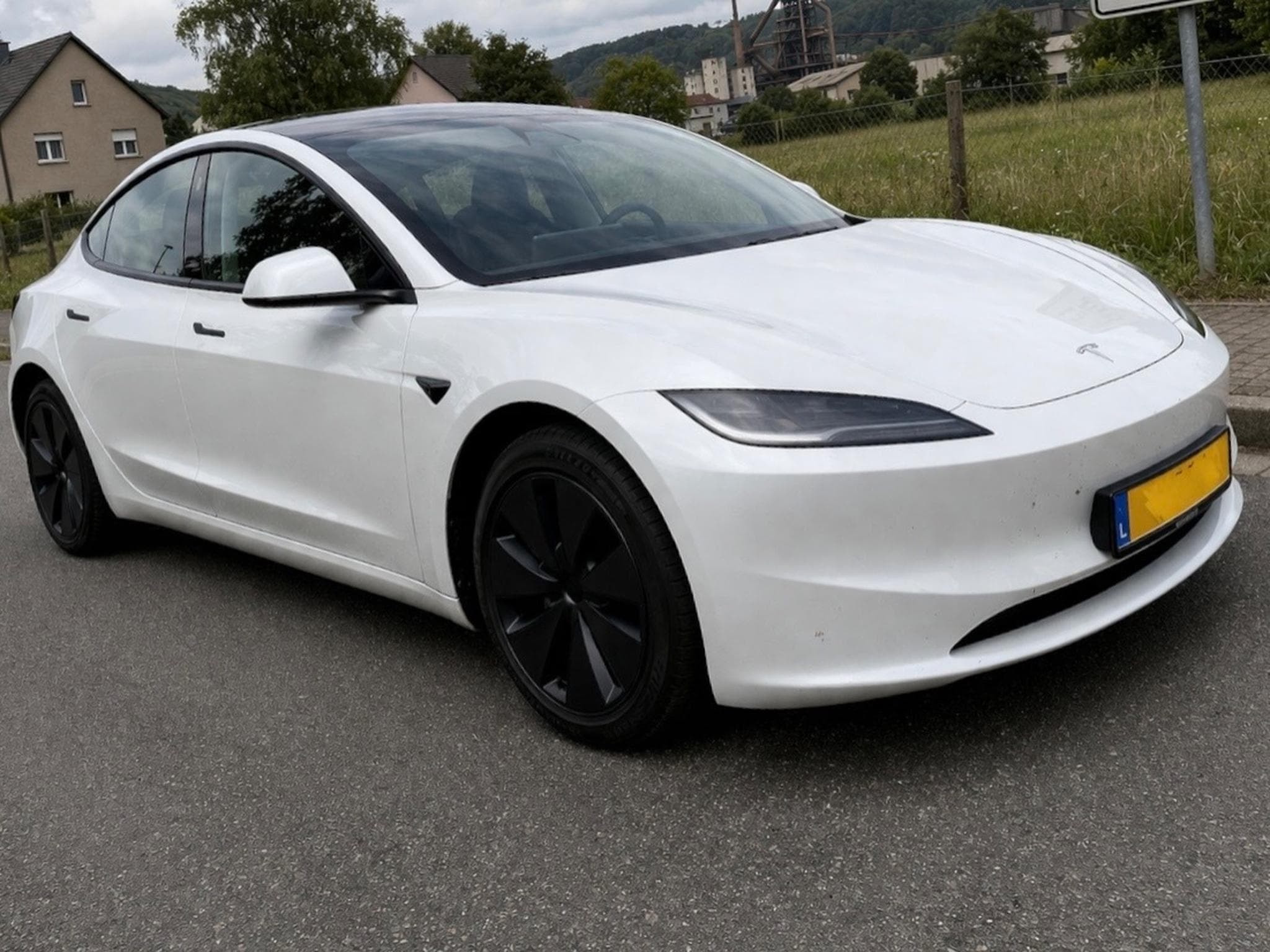 Tesla Model 3 Premium Propulsion (2024) - Photo 1
