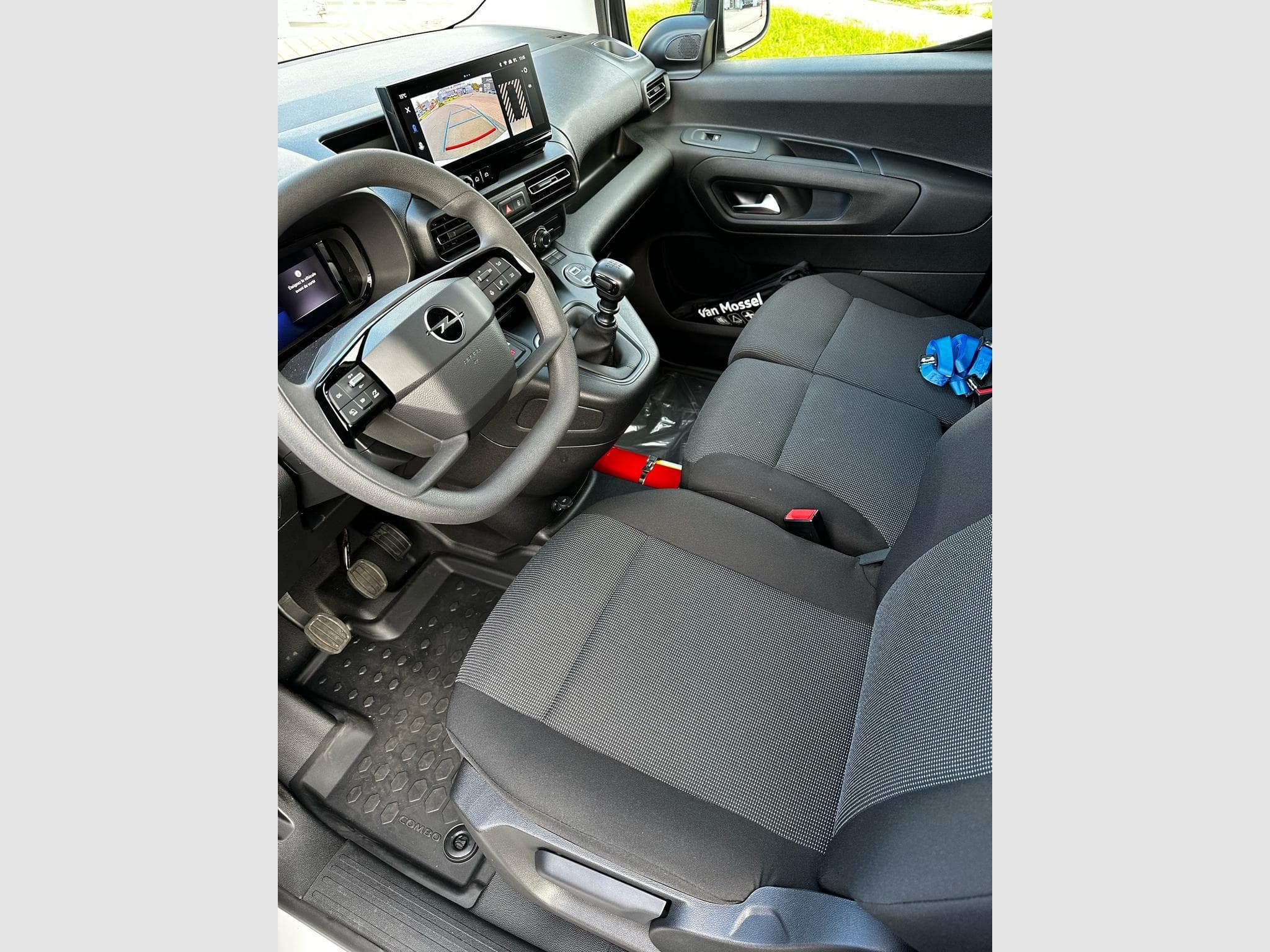 Opel Combo L2H1 HEAVY 1.5TURBO D (2025) - Photo 3