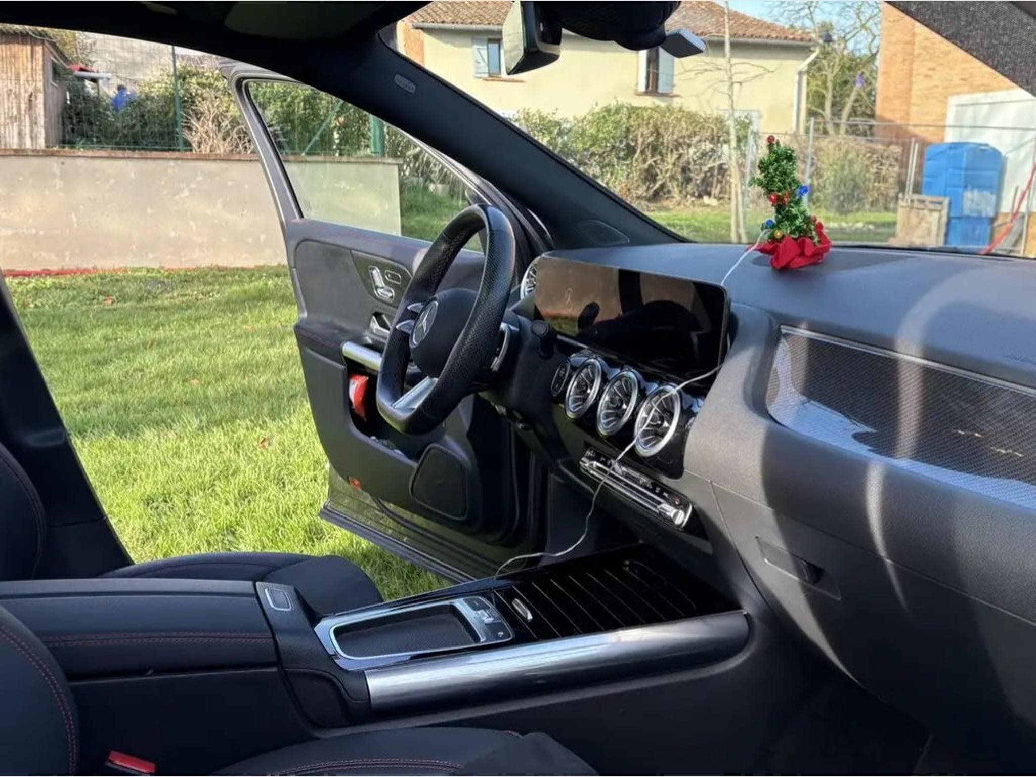 Mercedes GLA 200 AMG Line (2024) - Photo 2