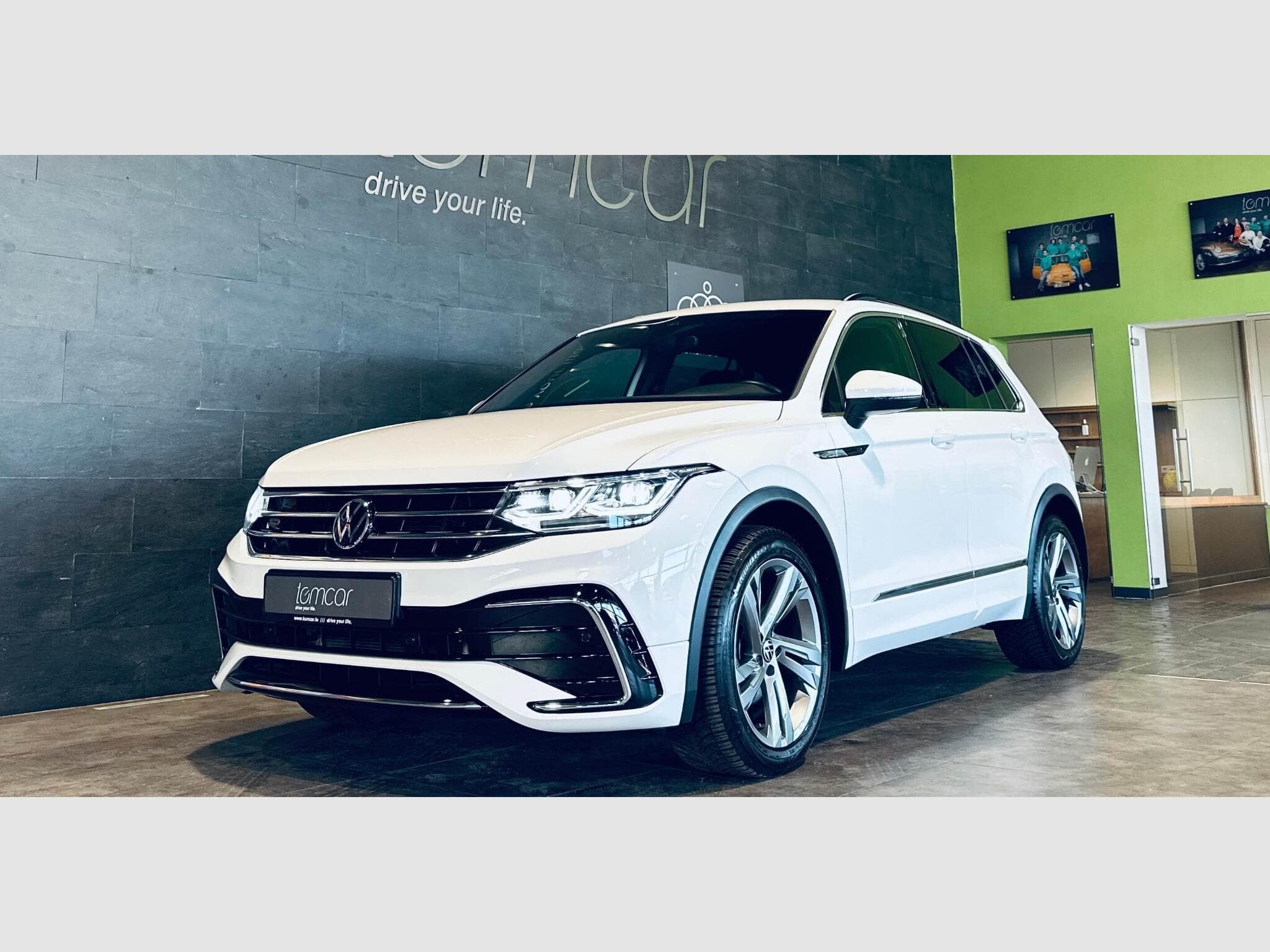 VW Tiguan TIGUAN R-LINE TDI DSG (2023) - Photo 2