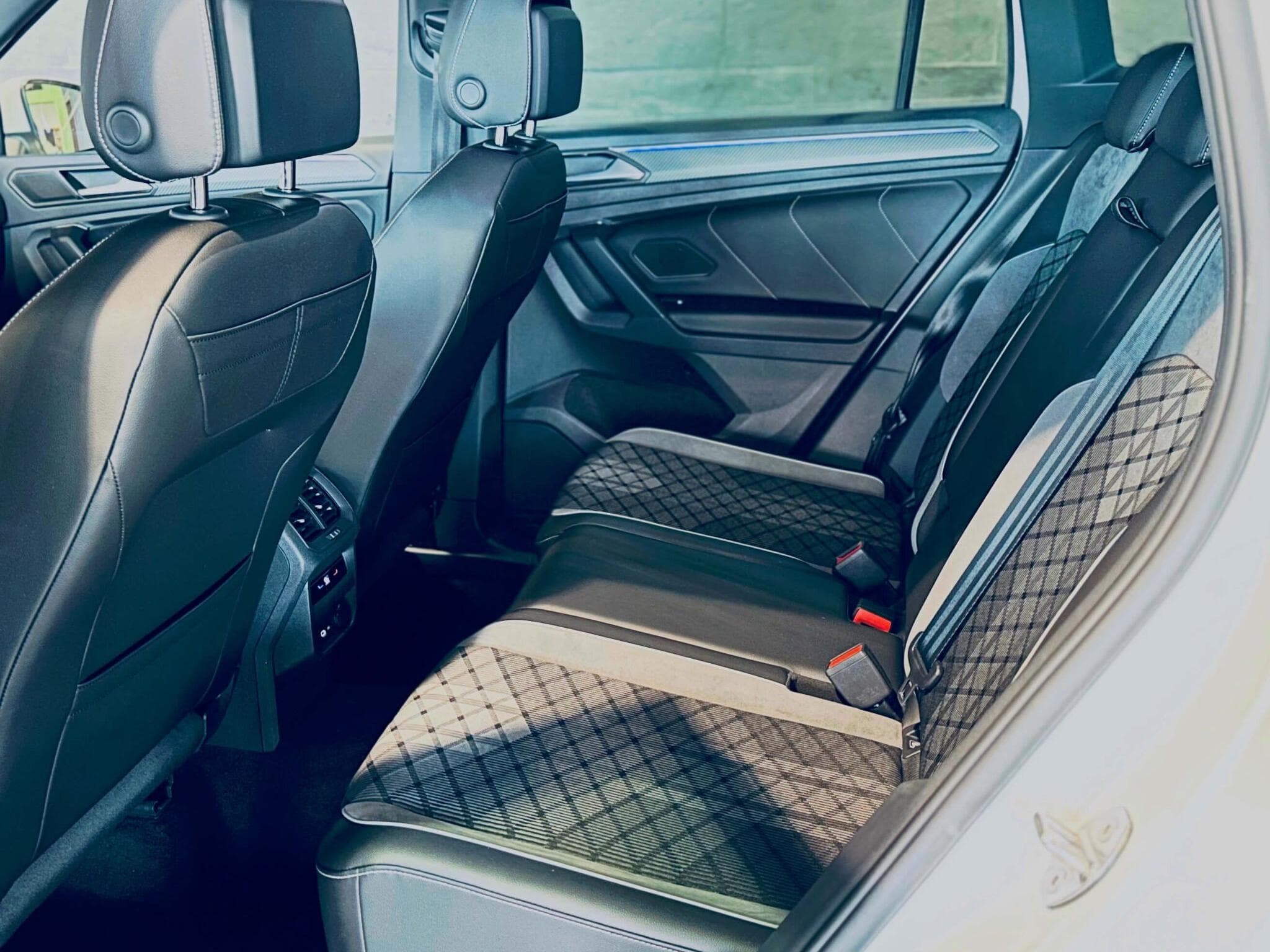VW Tiguan TIGUAN R-LINE TDI DSG (2023) - Photo 13