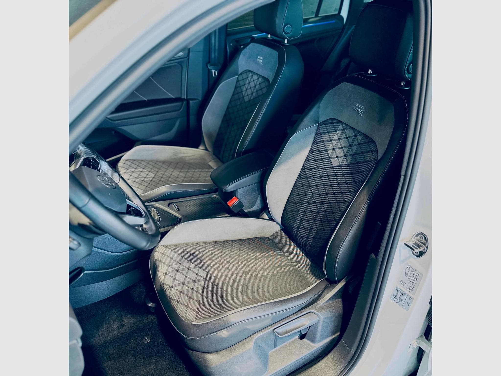 VW Tiguan TIGUAN R-LINE TDI DSG (2023) - Photo 7