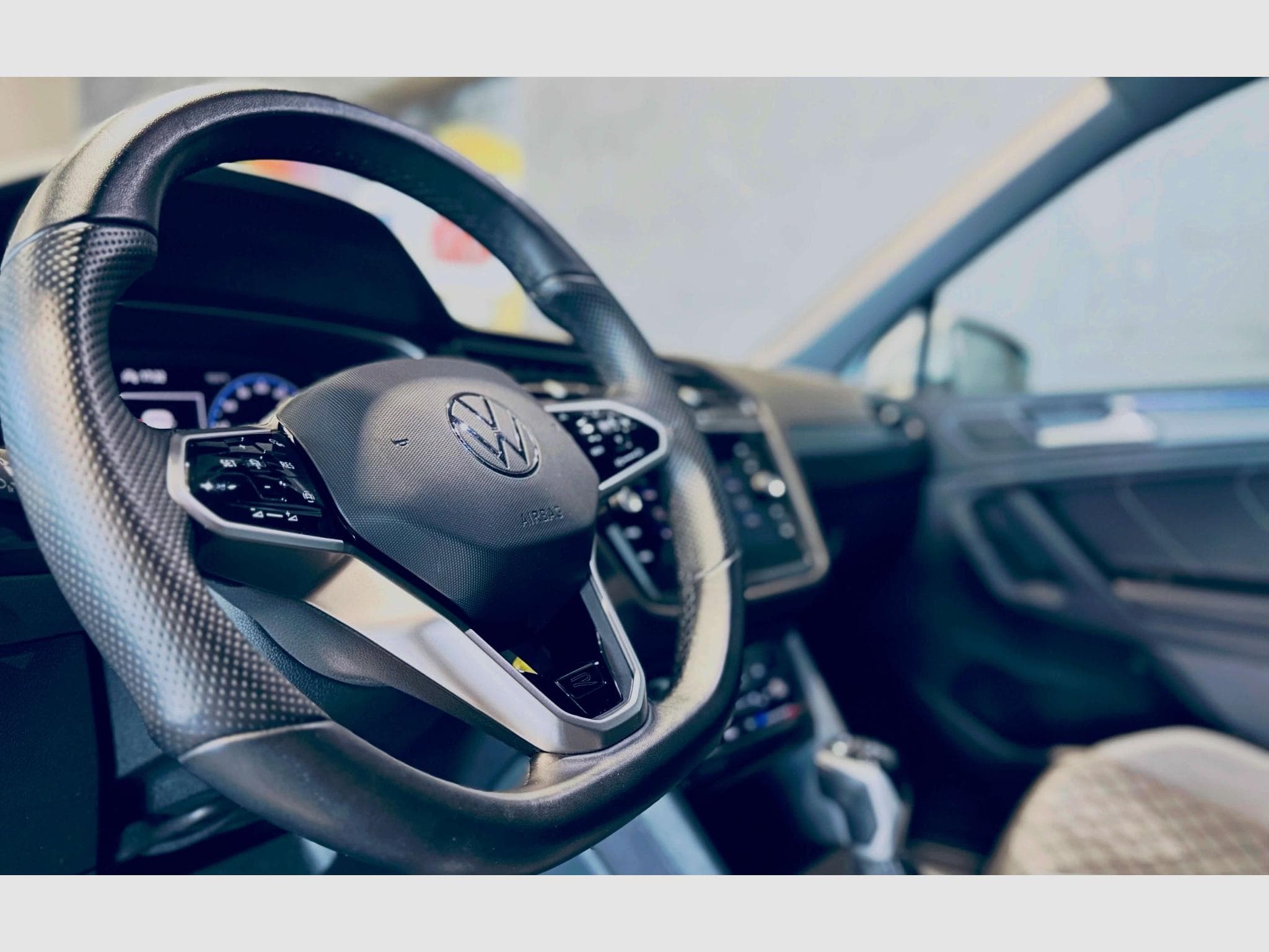 VW Tiguan TIGUAN R-LINE TDI DSG (2023) - Photo 9