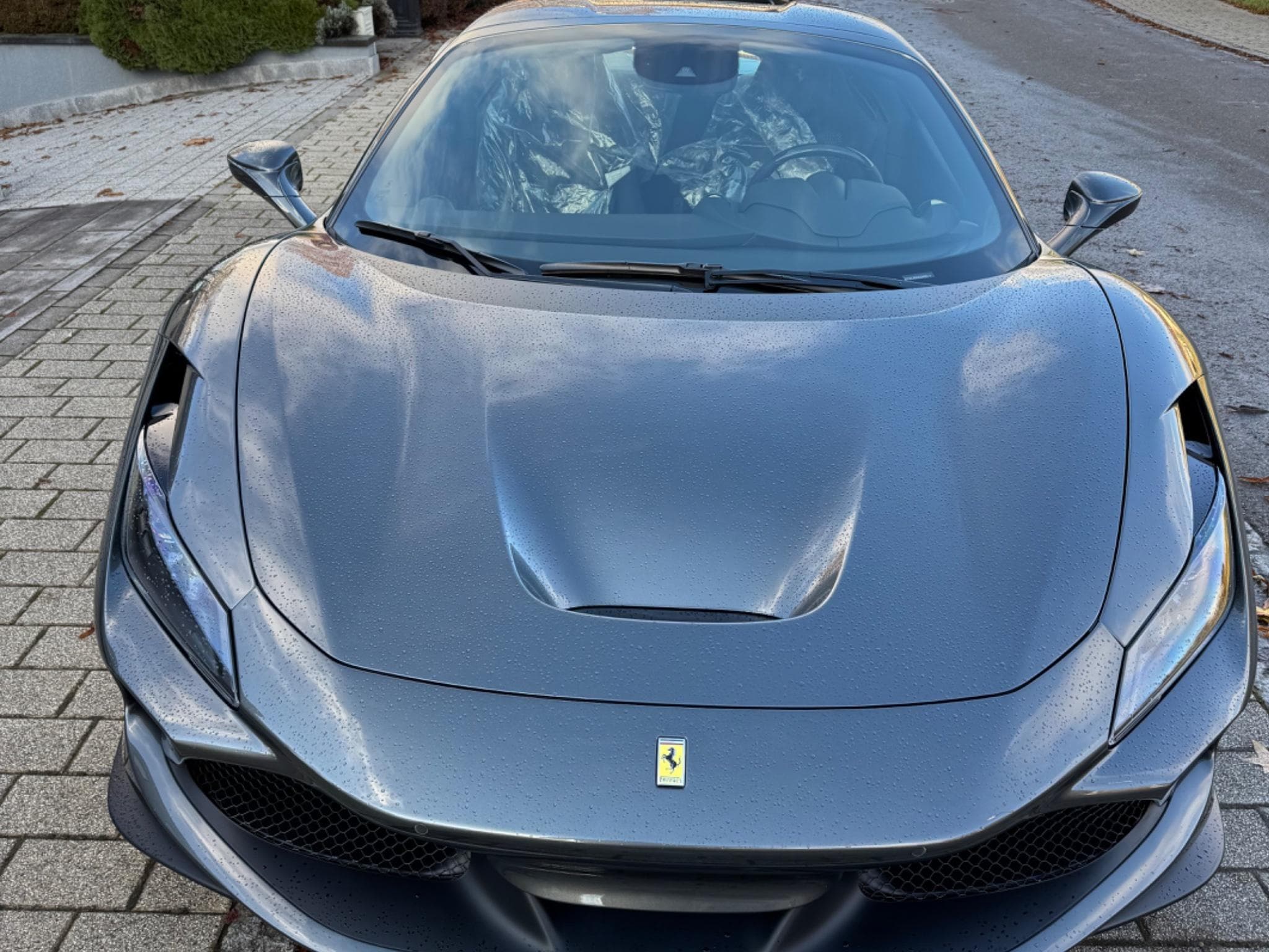 Ferrari F8 Spider (2023) - Photo 2