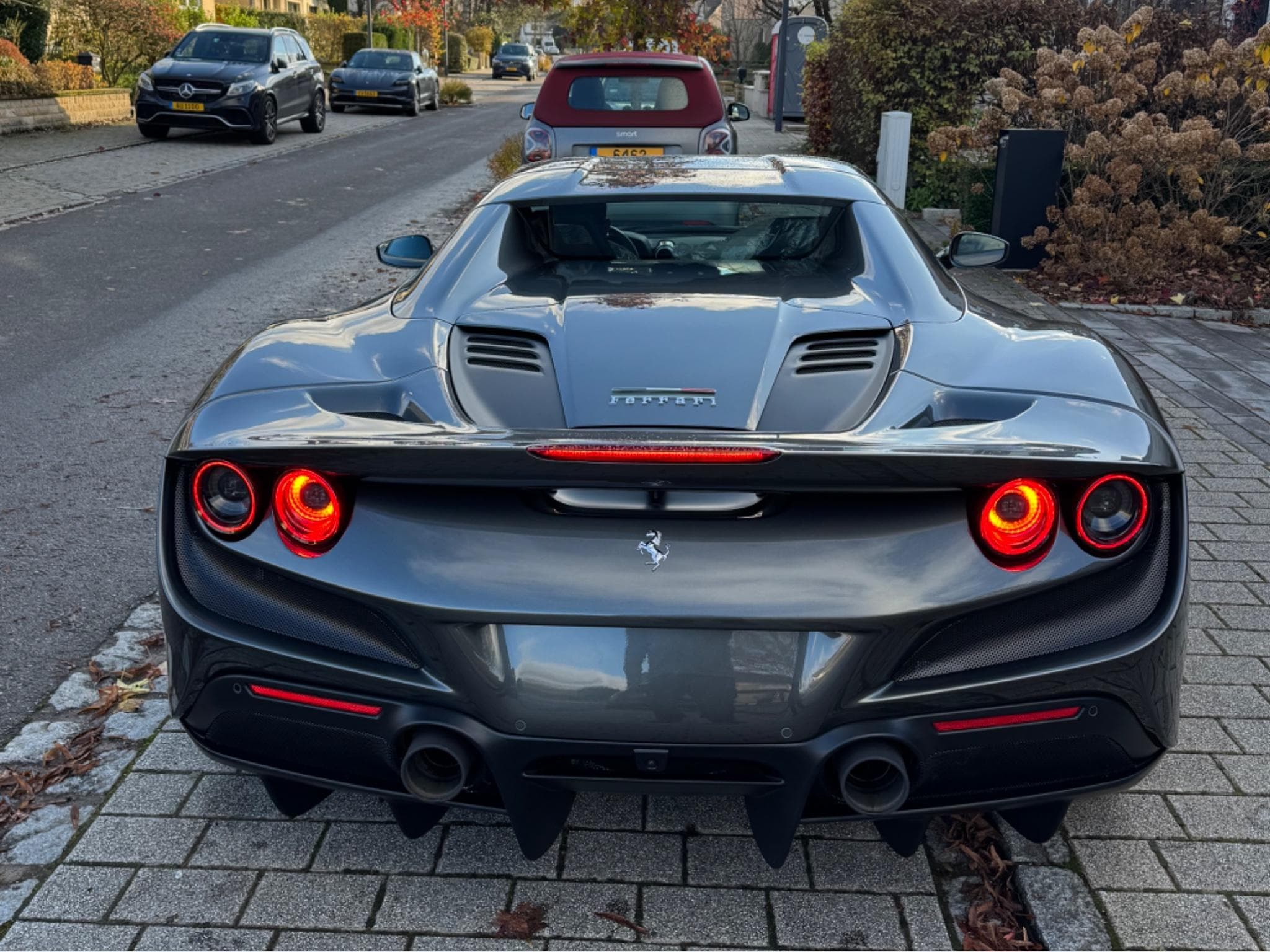 Ferrari F8 Spider (2023) - Photo 3