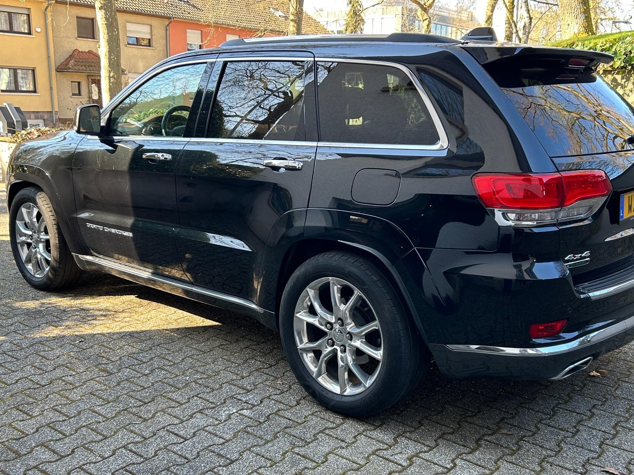 Jeep Grand Cherokee Sumit (2016) - Photo 3