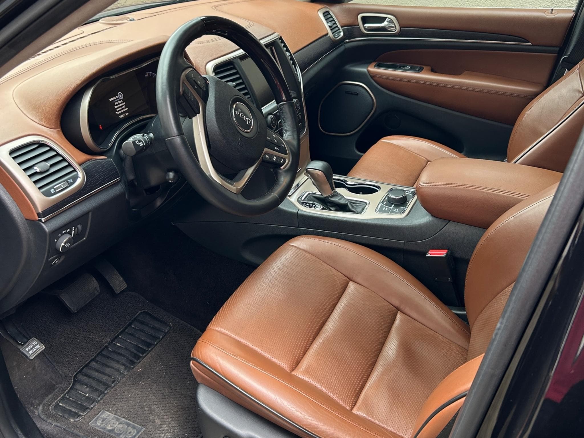 Jeep Grand Cherokee Sumit (2016) - Photo 9