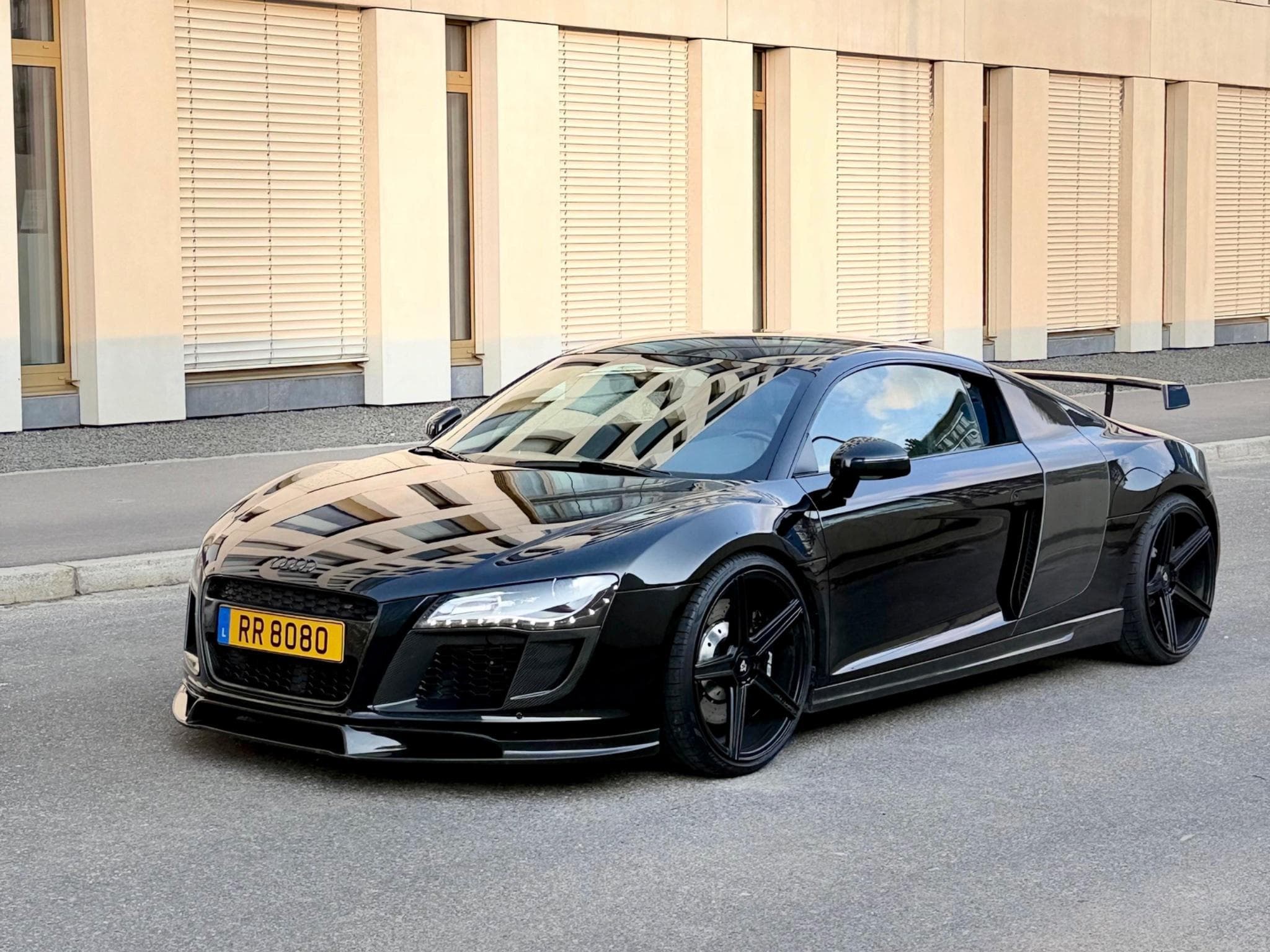 Audi R8 FULL CARBON (2008) - Photo 1